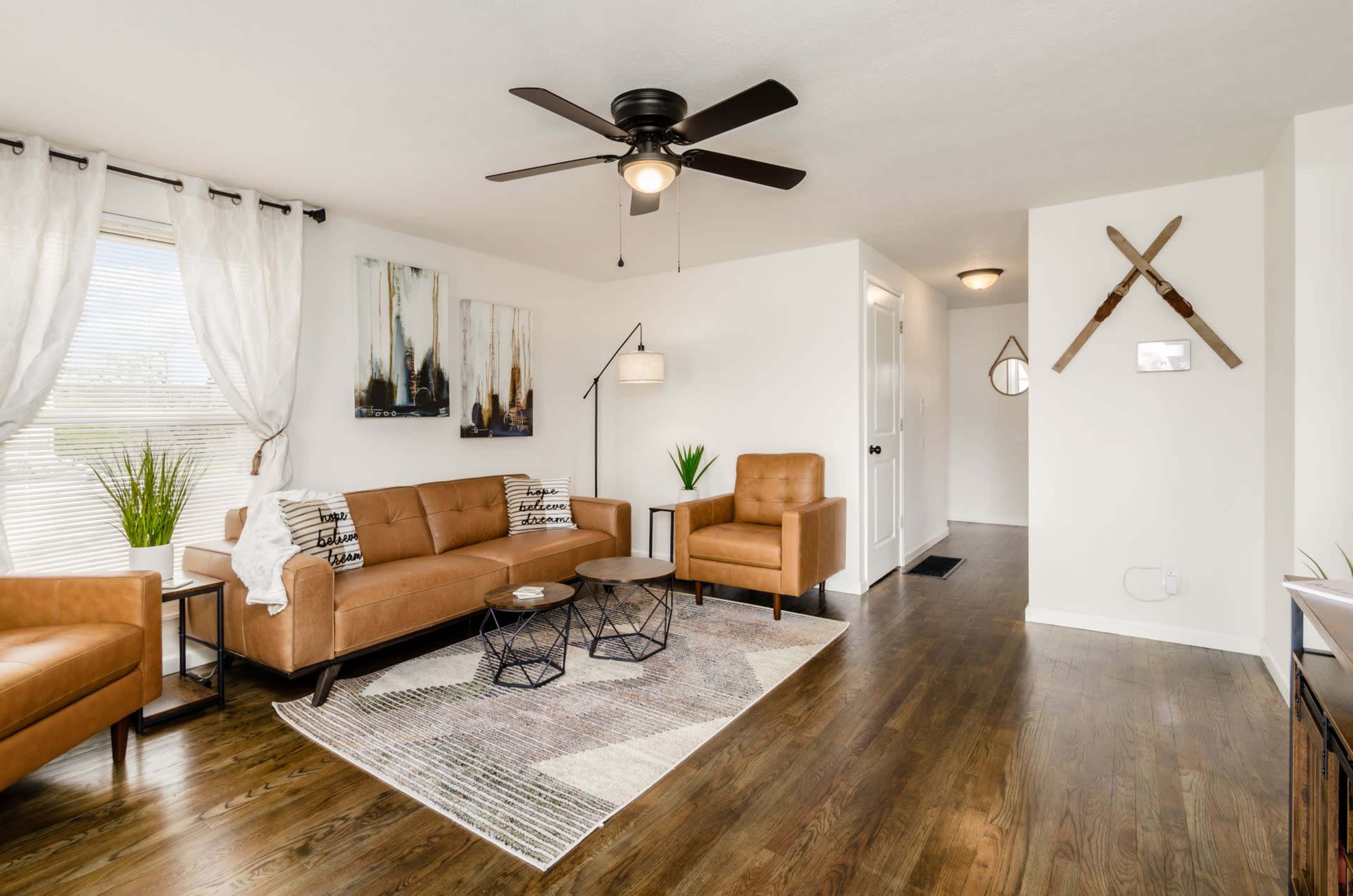 Beautifully Styled Relaxing 3 Bedroom Home with Deck and Hot Tub Image in Linwood, Columbus, OH