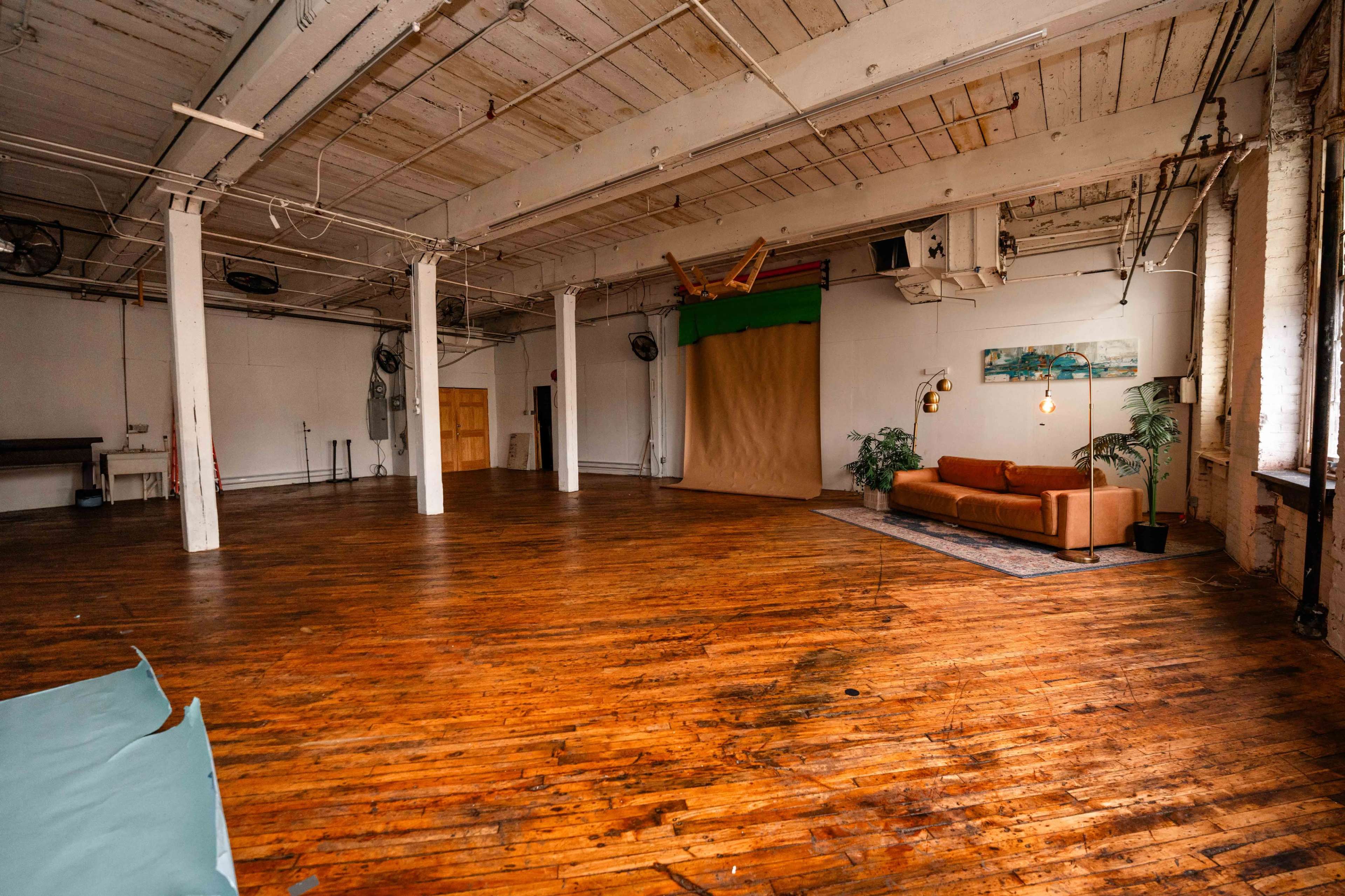 BRAND NEW 1500 SQ FT NATURAL LIGHT STUDIO Image in North Philadelphia, Philadelphia, PA