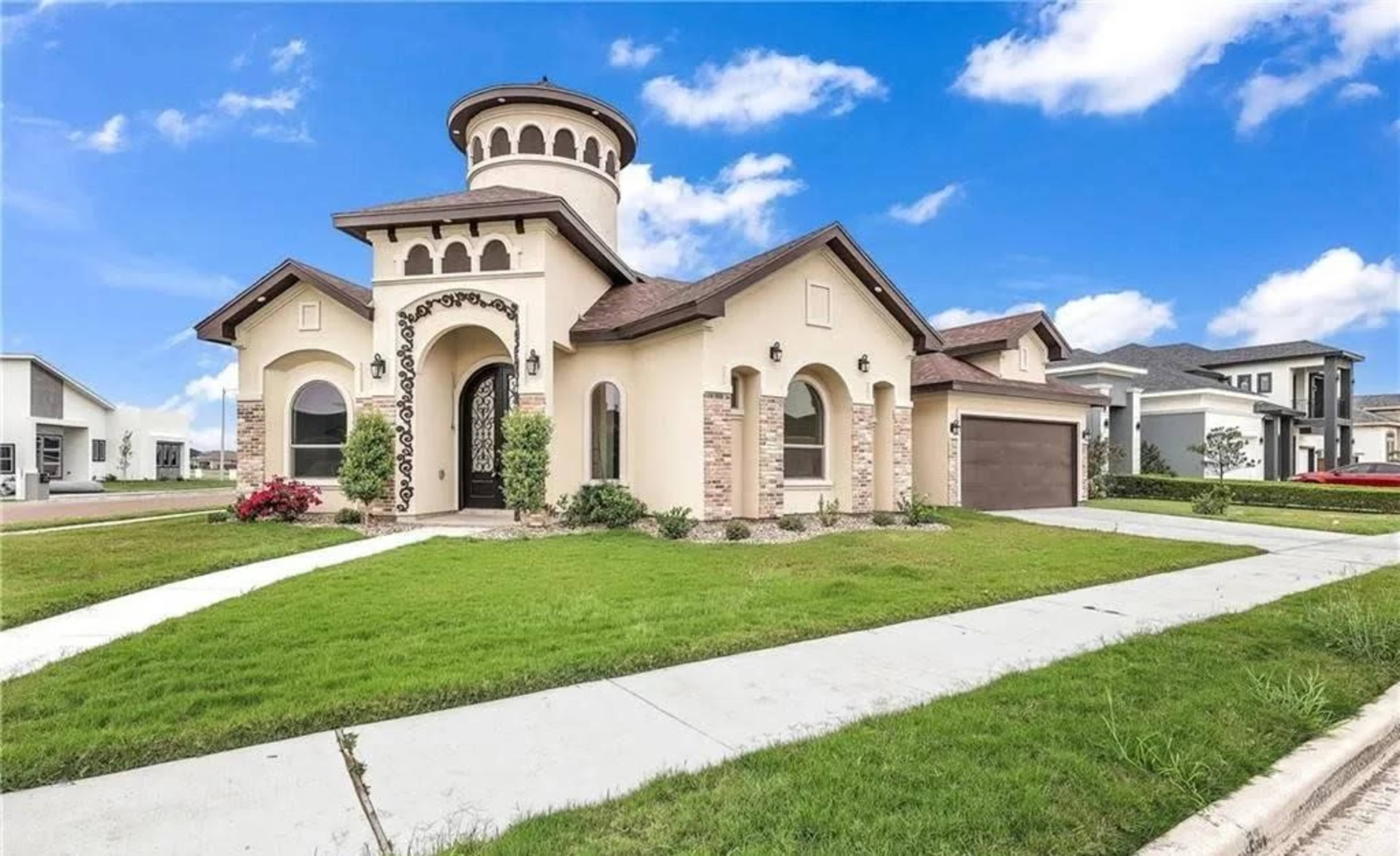 Luxurious Home near GolfCourse Image in Edinburg, Edinburg, TX