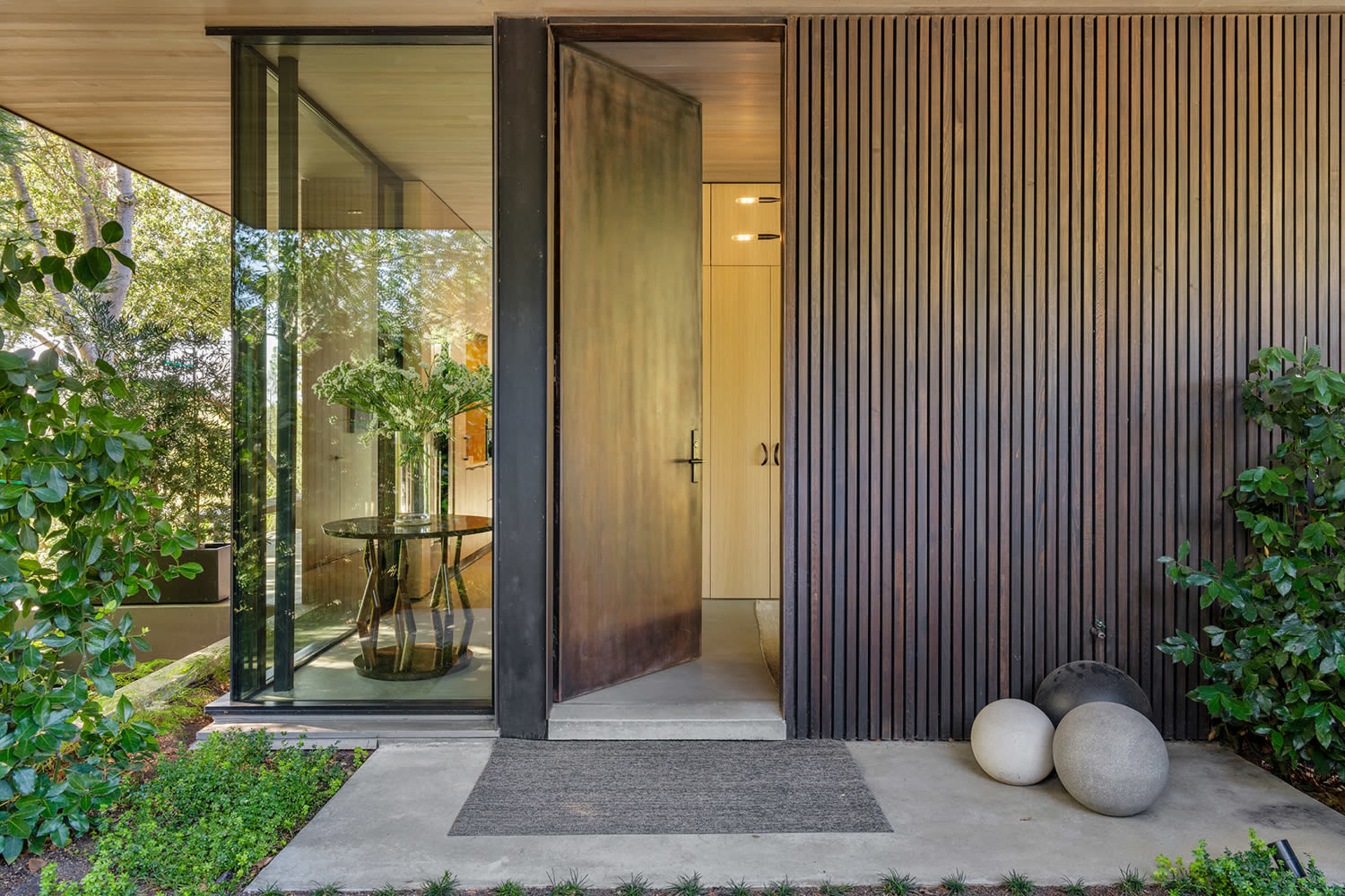 Modern glass tree house Image in Healdsburg, Healdsburg, CA