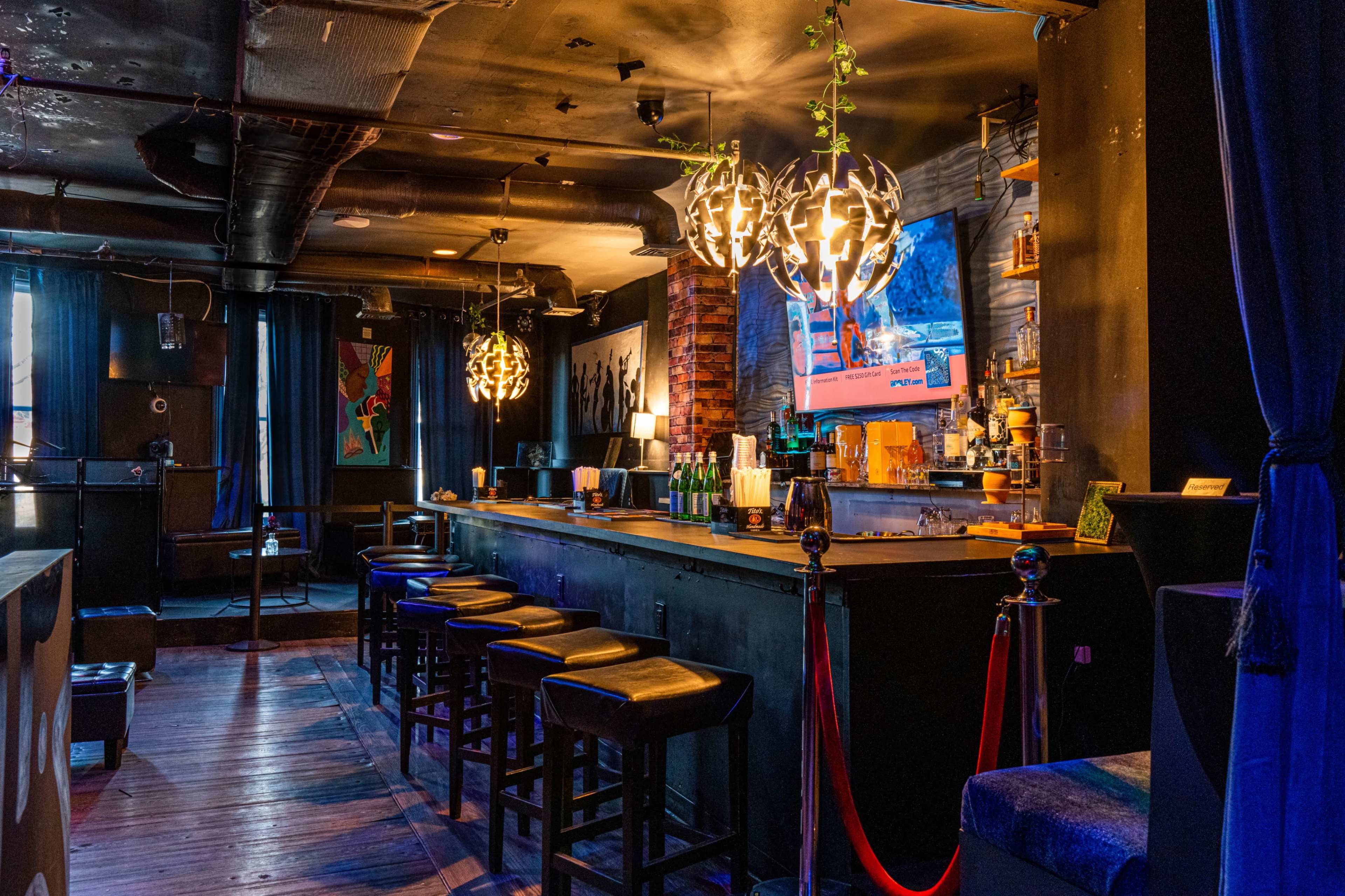 Lounge with stage on Hst dc Image in Northeast Washington, Washington, DC