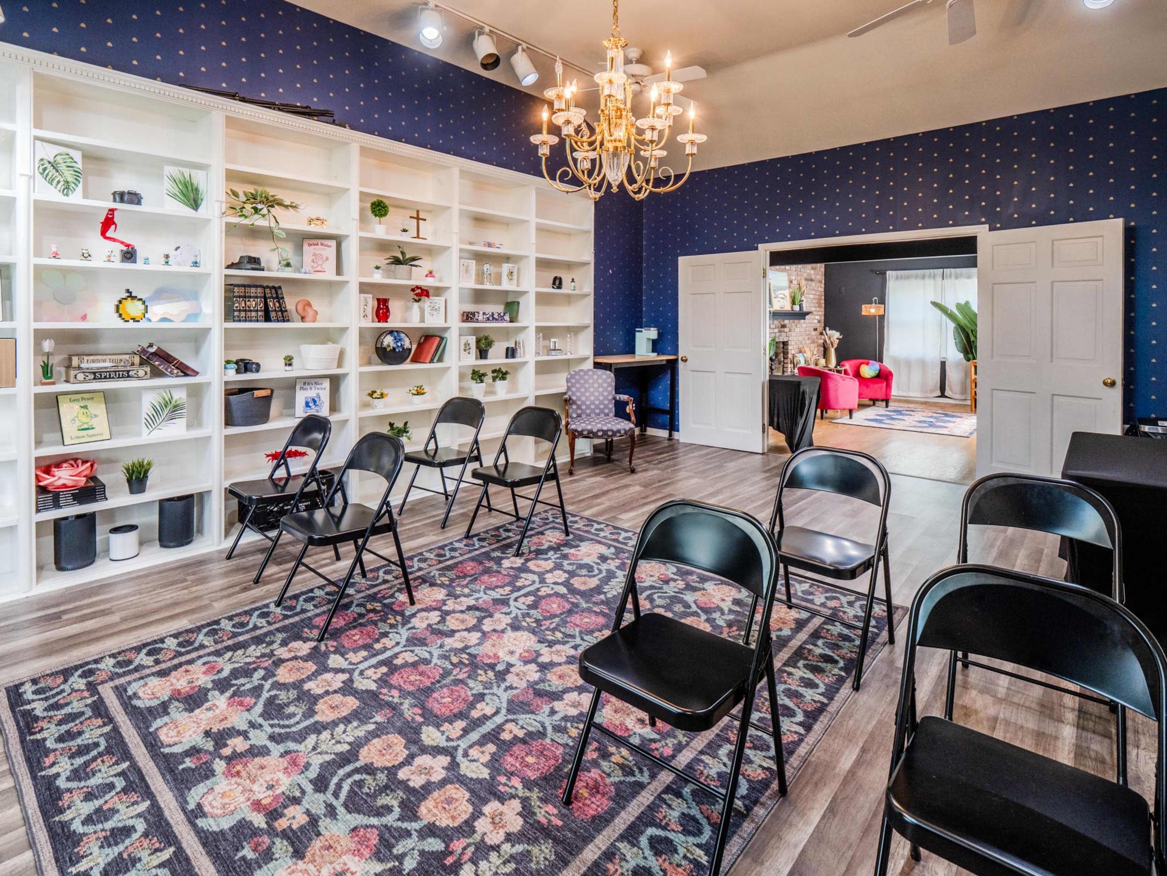 Modern Open Concept Library with Backdrops Image in Randolph, Randolph, NJ