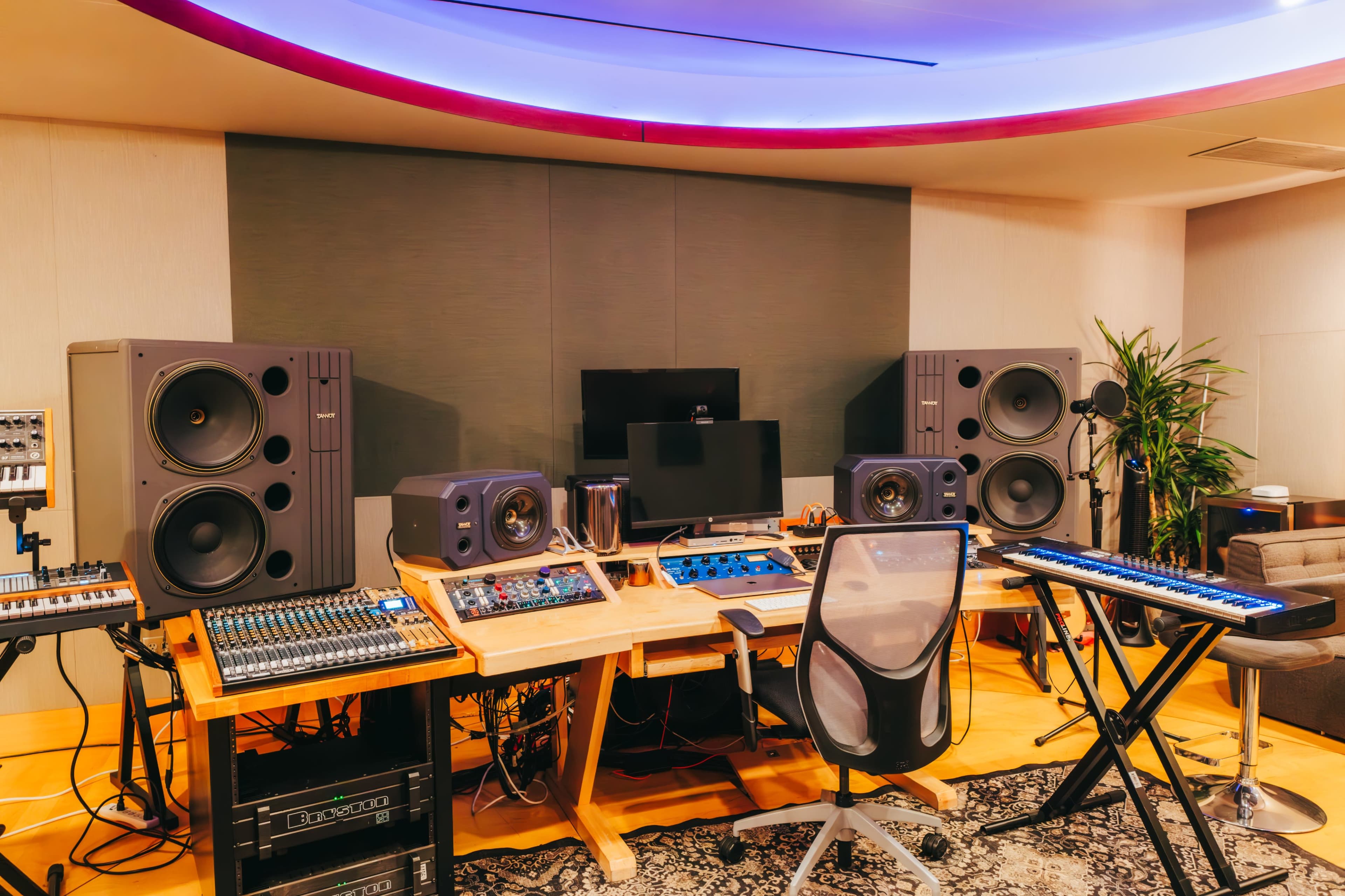 West La High End Recording Studio (A Room) Image in Sawtelle, Los Angeles, CA, CA