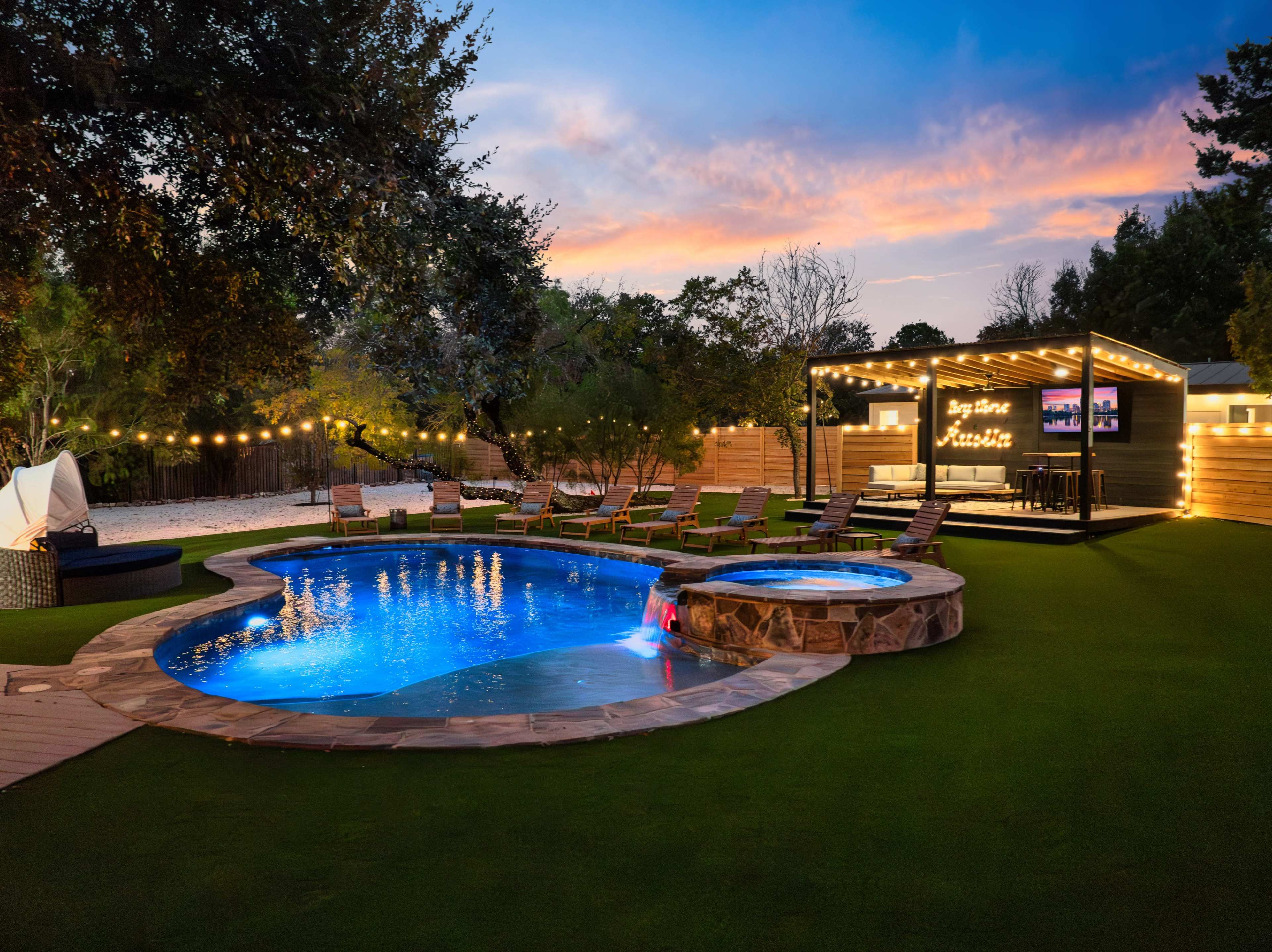~La Mariposa~ Best Backyard in Austin ~ Full Acre Image in Flournoy Acres, Sunset Valley, TX