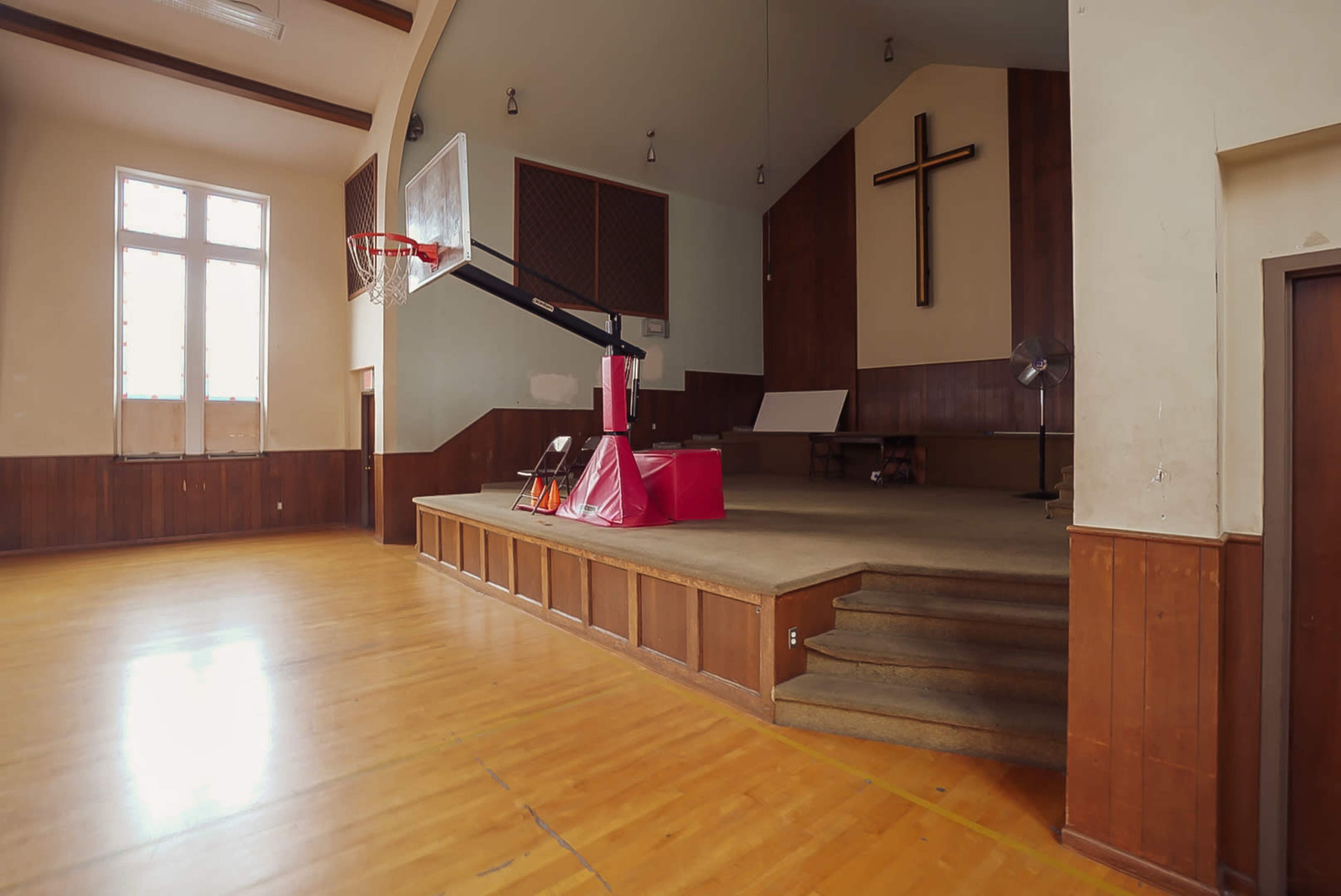 Spacious Retro Gym with High Ceilings and Natural Light Image in Bay Ridge, Brooklyn, NY