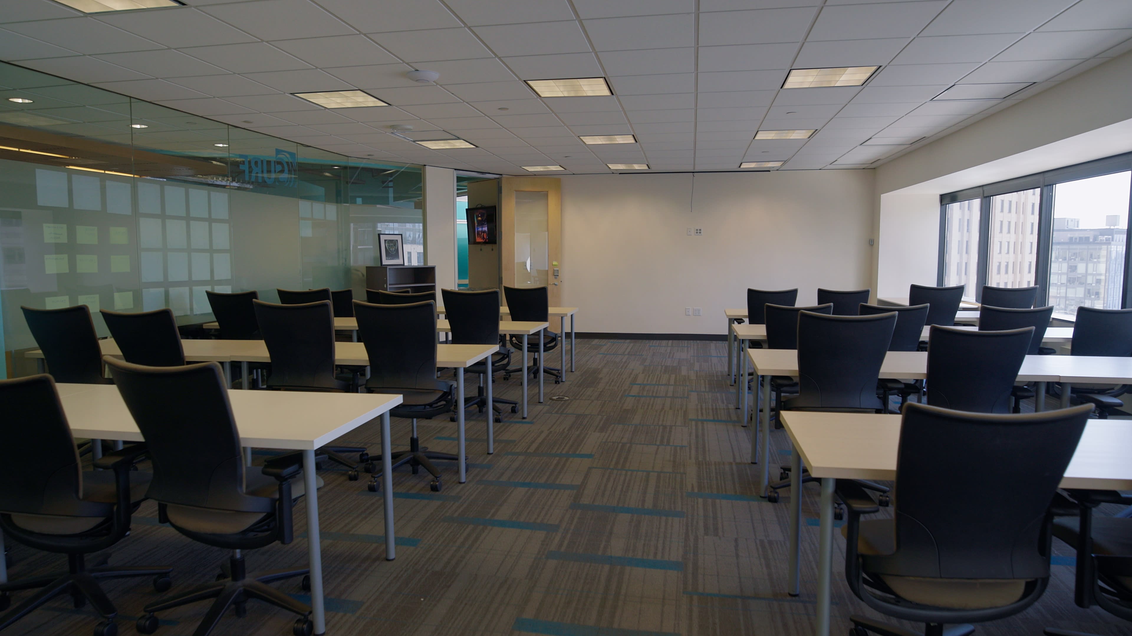 Waimea: Flexible Meeting Space for 42 with Complimentary Private Breakout Offices Image in Central Business District, Seattle, WA