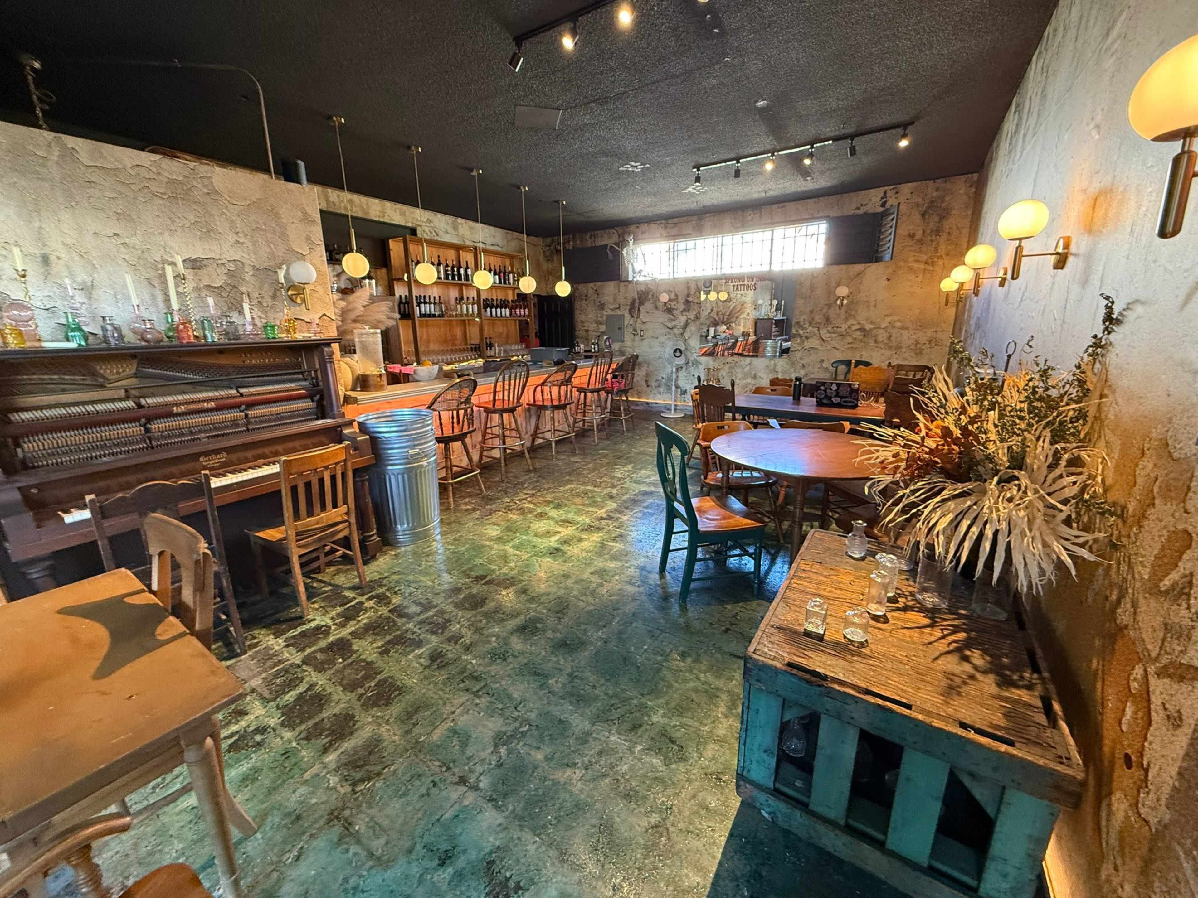 Speak Easy Wine Bar Image in South Los Angeles, Los Angeles, CA