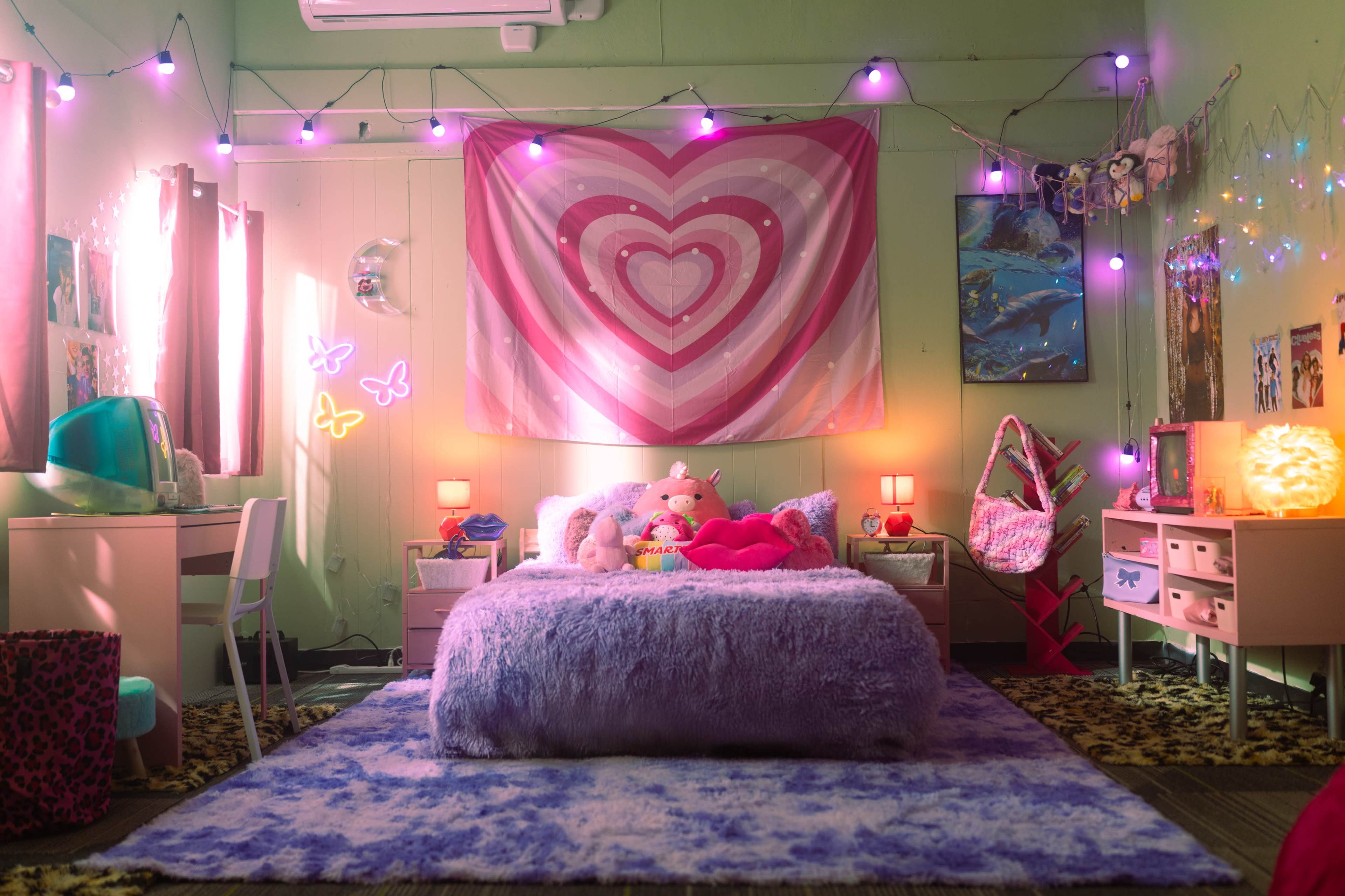 90s Bedroom & Y2K Pink Bedroom Image in Northeast Los Angeles, Los Angeles, CA