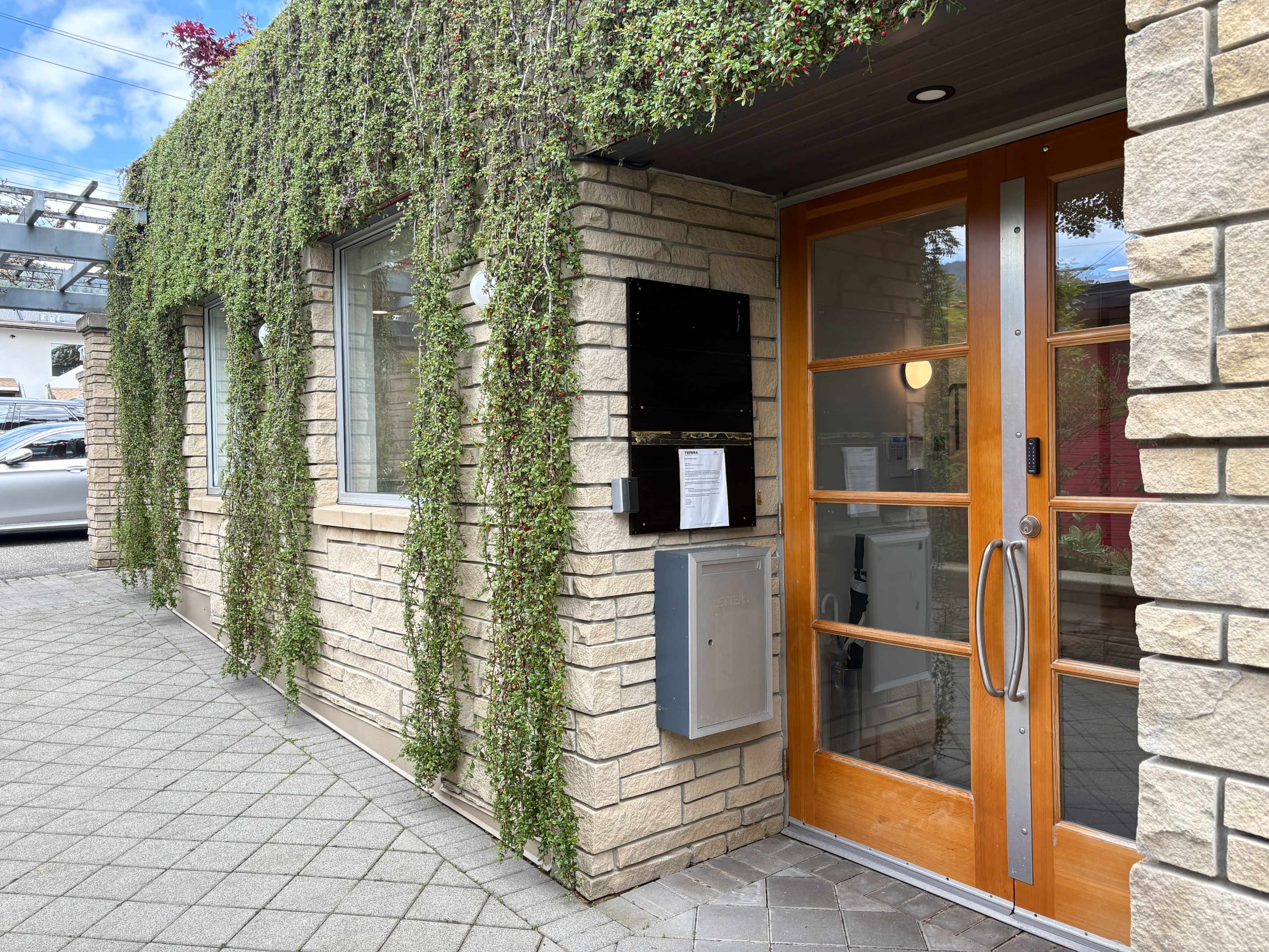 Bright Dundarave Boardroom for up to 10 Image in West Vancouver, West Vancouver, BC