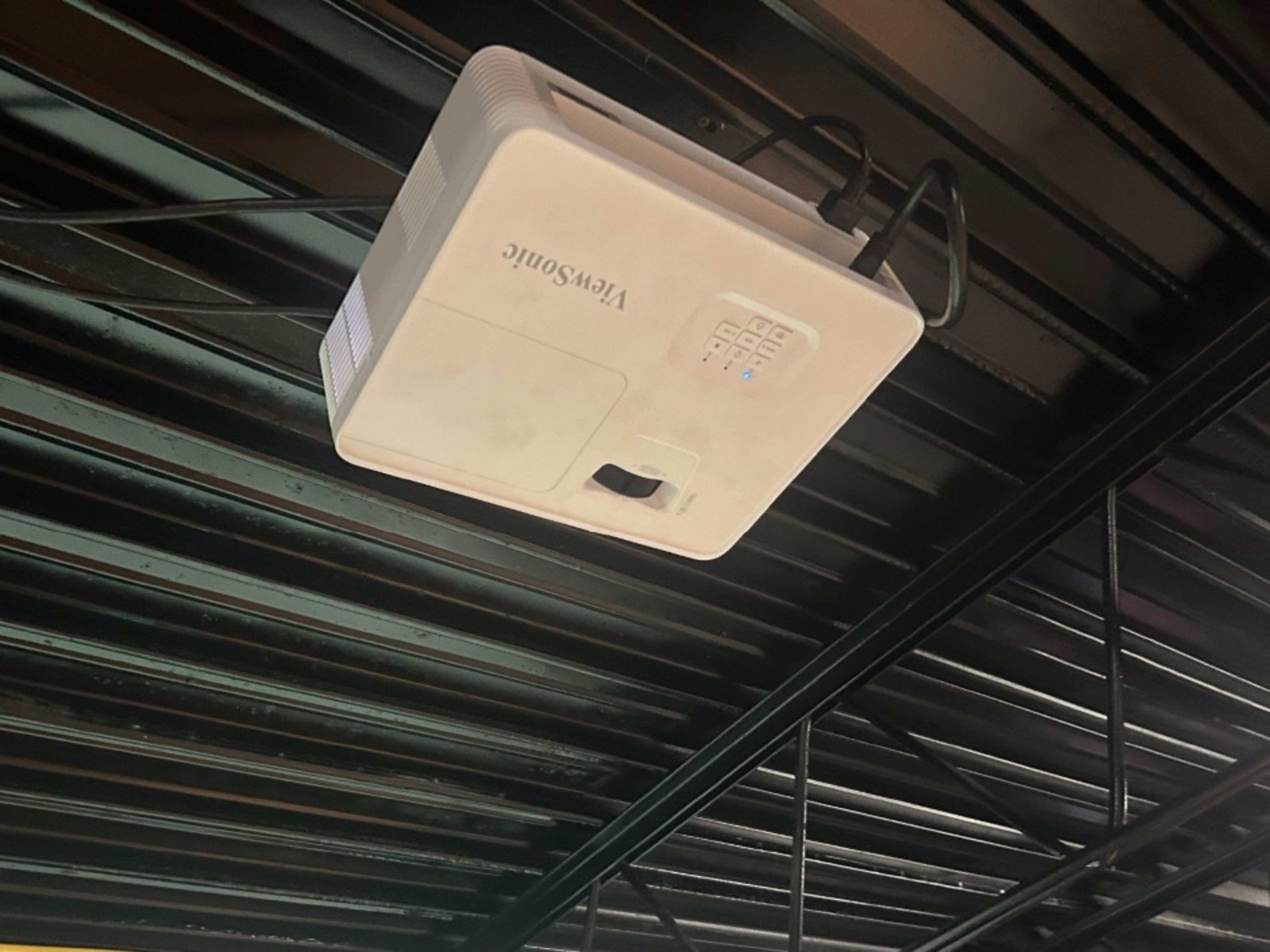 Ceiling Mounted Projector and Screen