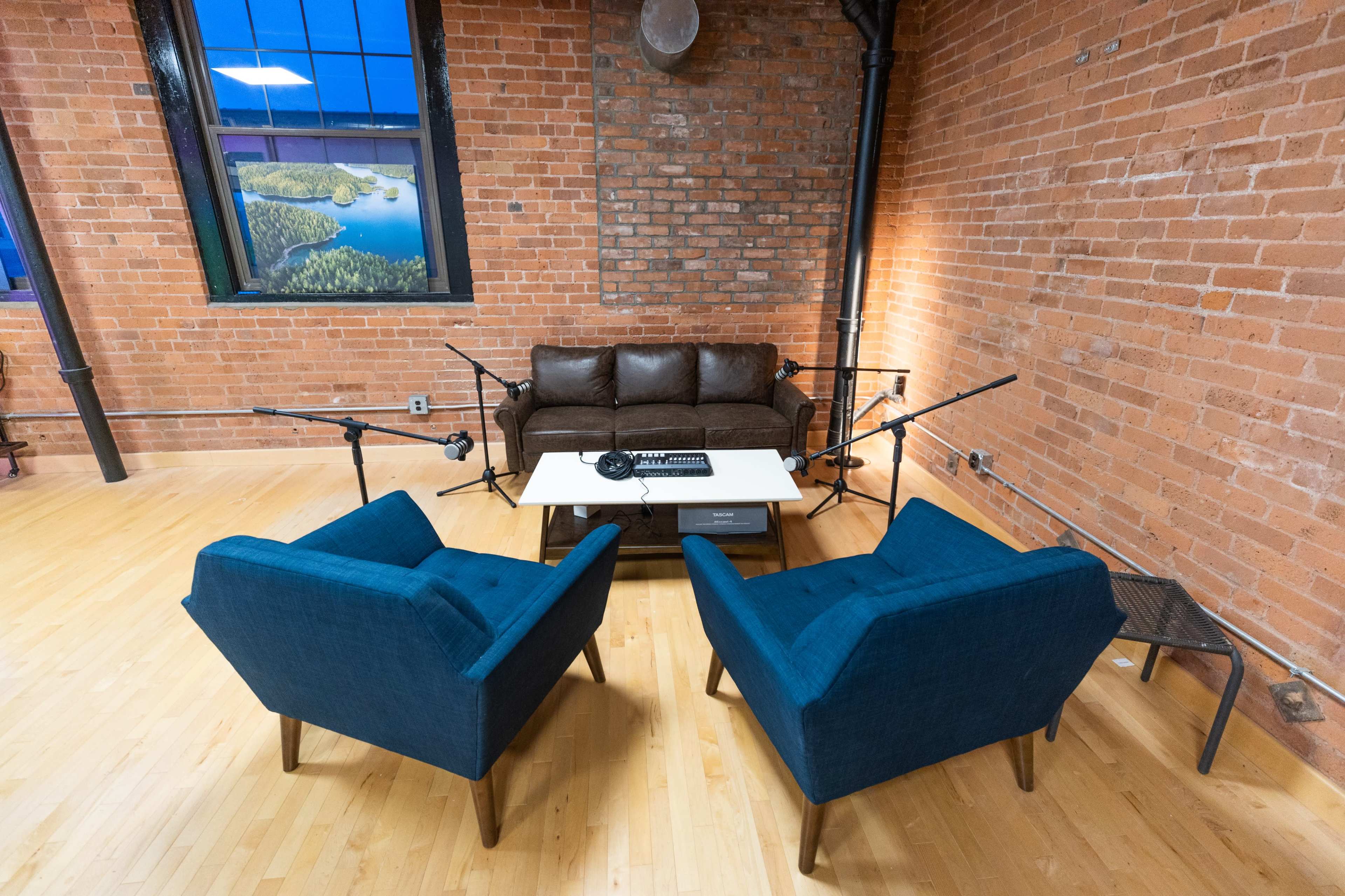 Industrial Loft with Natural Light Image in Southington, Southington, CT