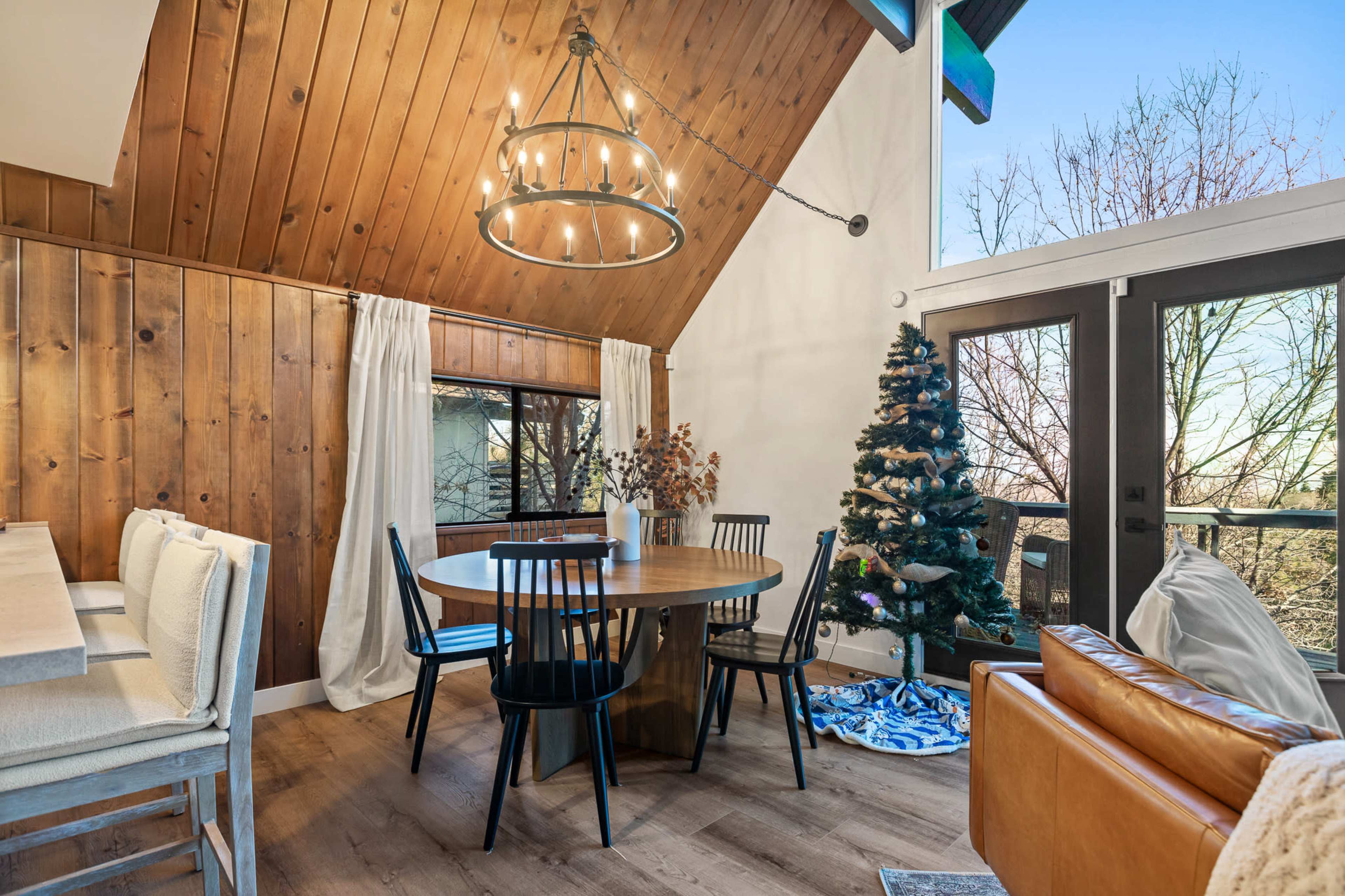 Majestic Cabin with Mountain Views Image in Lake Arrowhead, Lake Arrowhead, CA