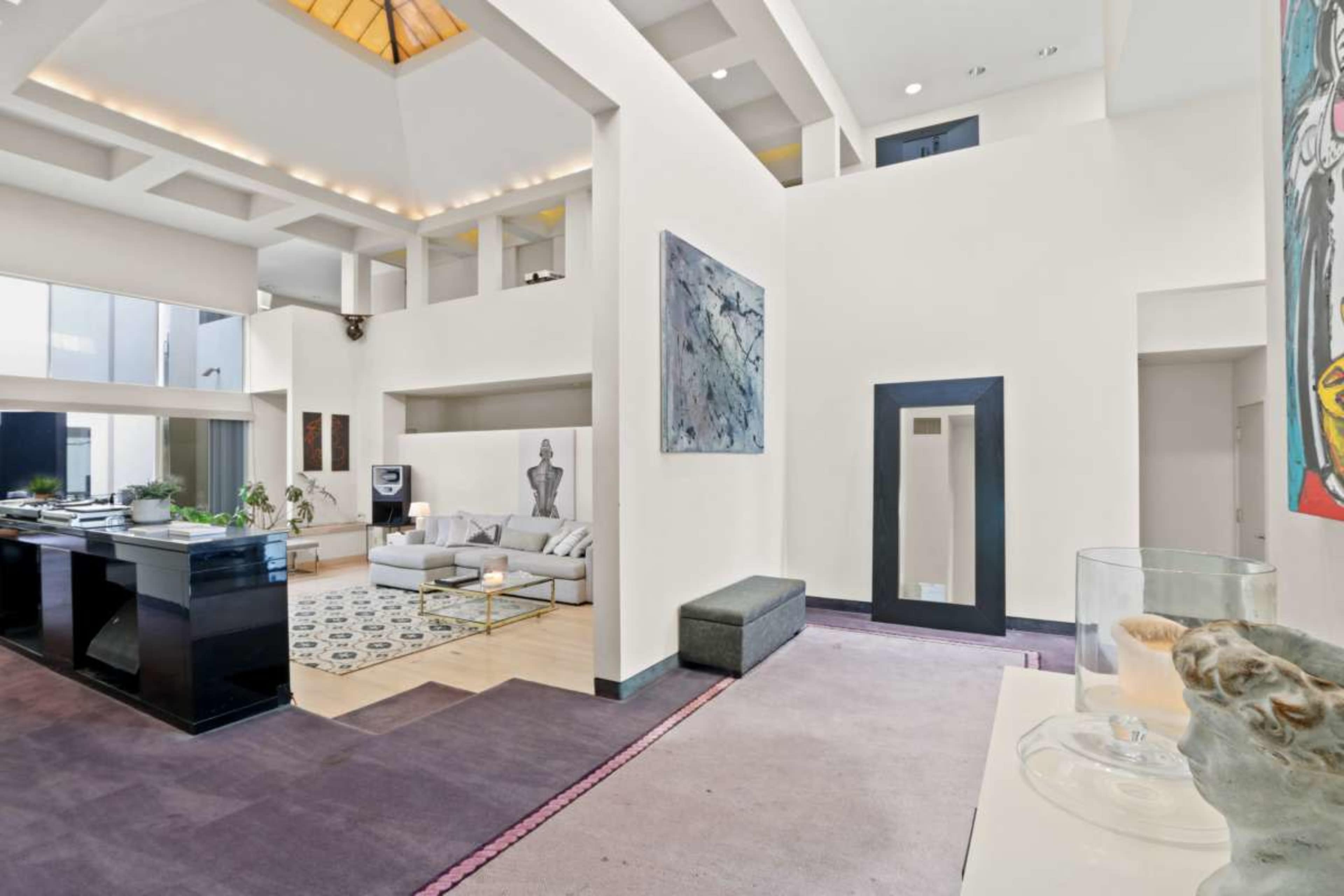 Spacious luxury home with very high Ceilings and Large Living rooms Image in Studio City, Studio City, CA