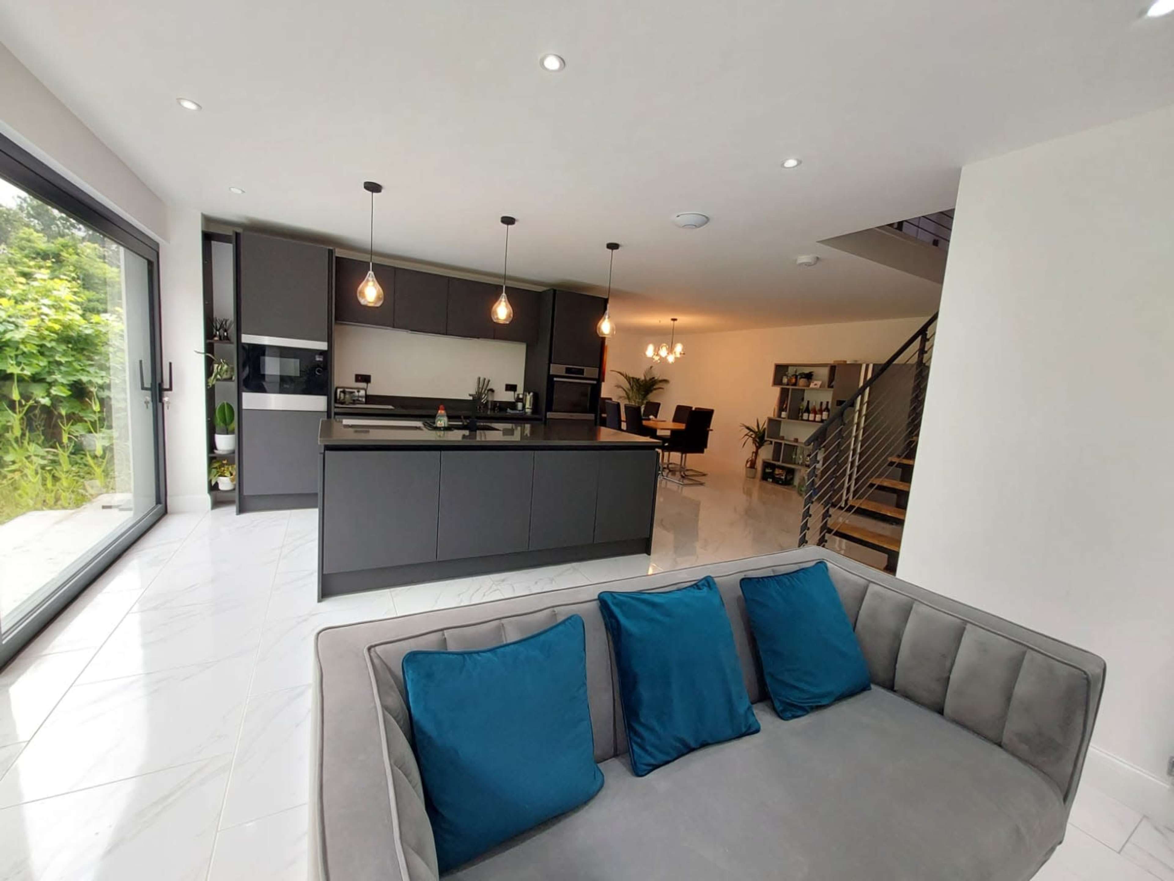 Modern open living space with lots of natural light Image in Croydon, Croydon, ENG