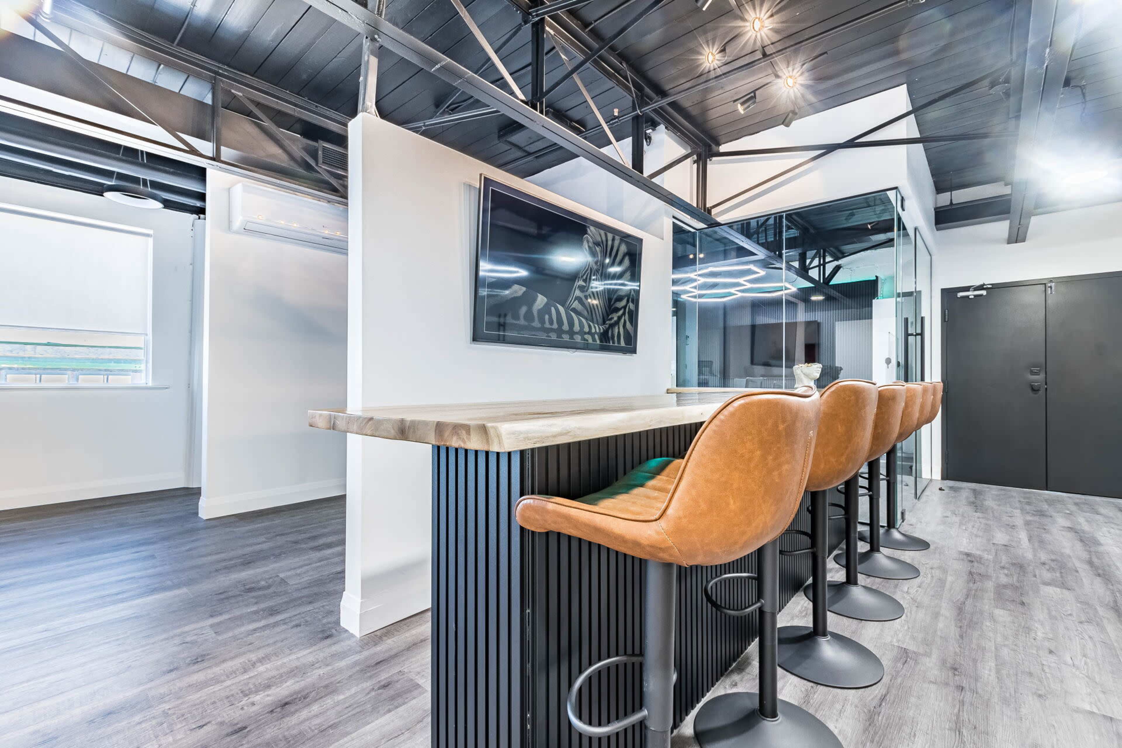 Etobicoke Office Image in Alderwood, Toronto, ON