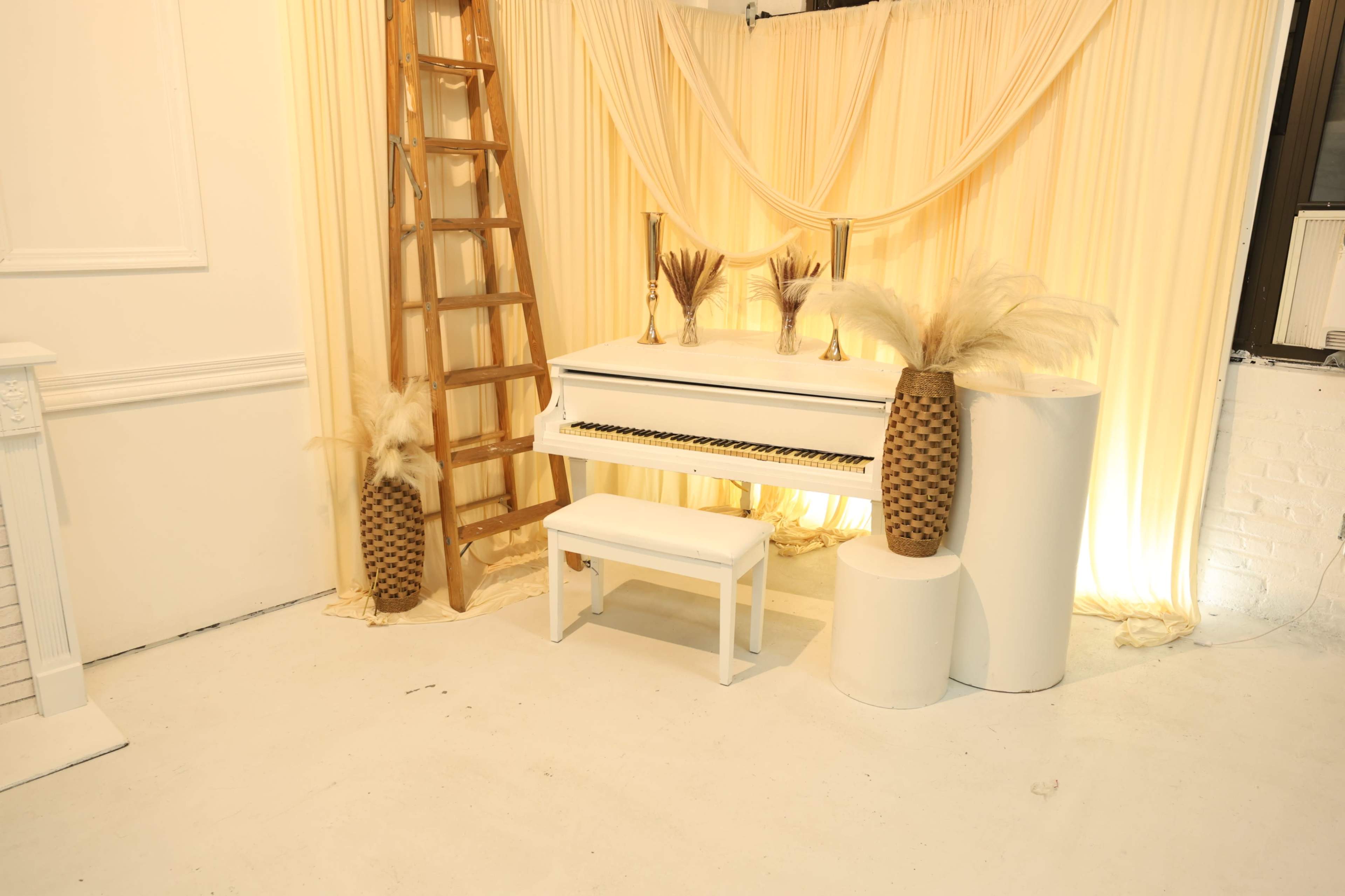 Film & Photo Studio w/ 18ft Ceilings + Lighting Setup – White Frame Studios (Maspeth/Williamsburg) Image in Maspeth, Maspeth, NY