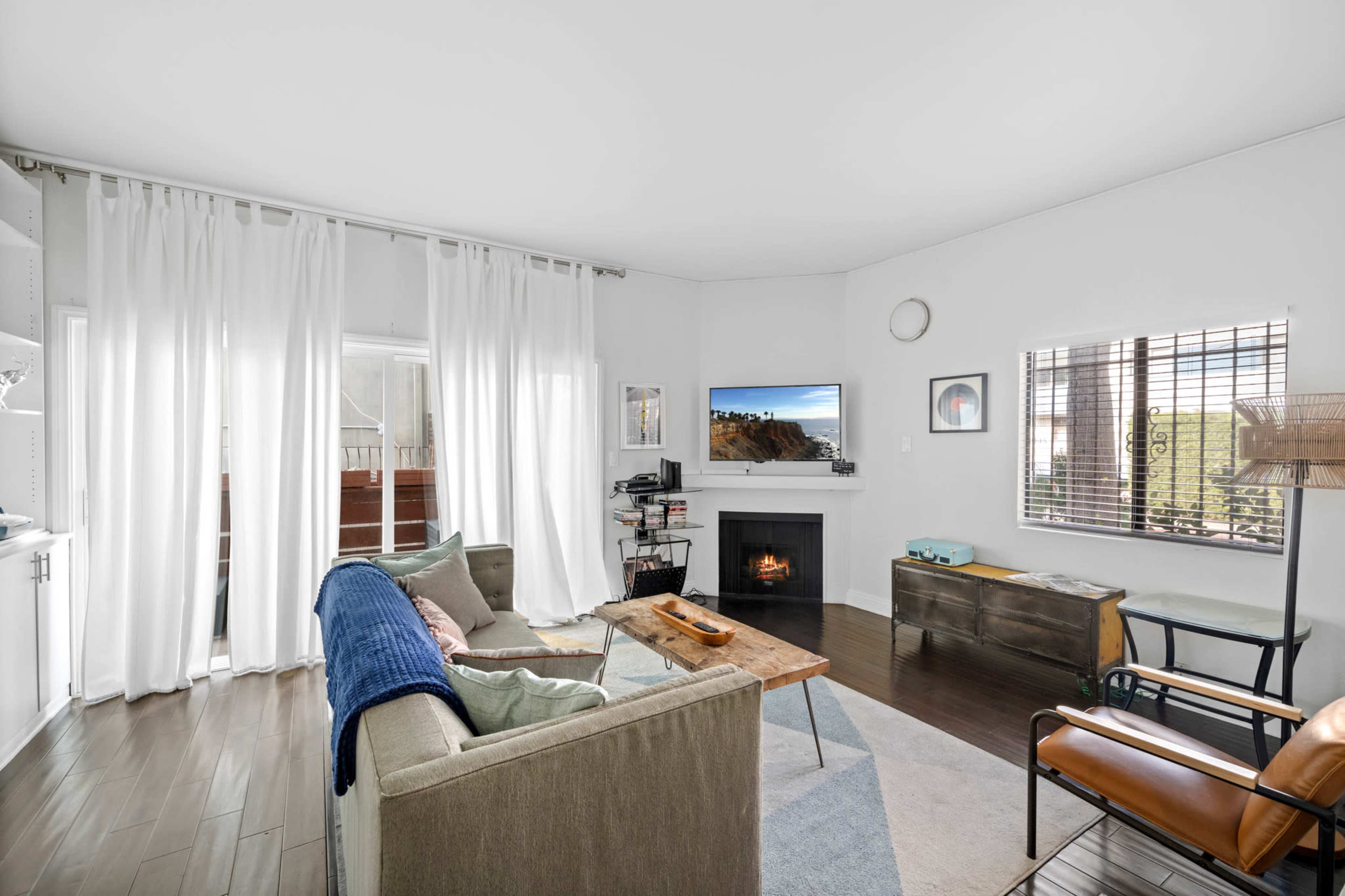 Gorgeous fun Space Image in Hollywood, Los Angeles, CA