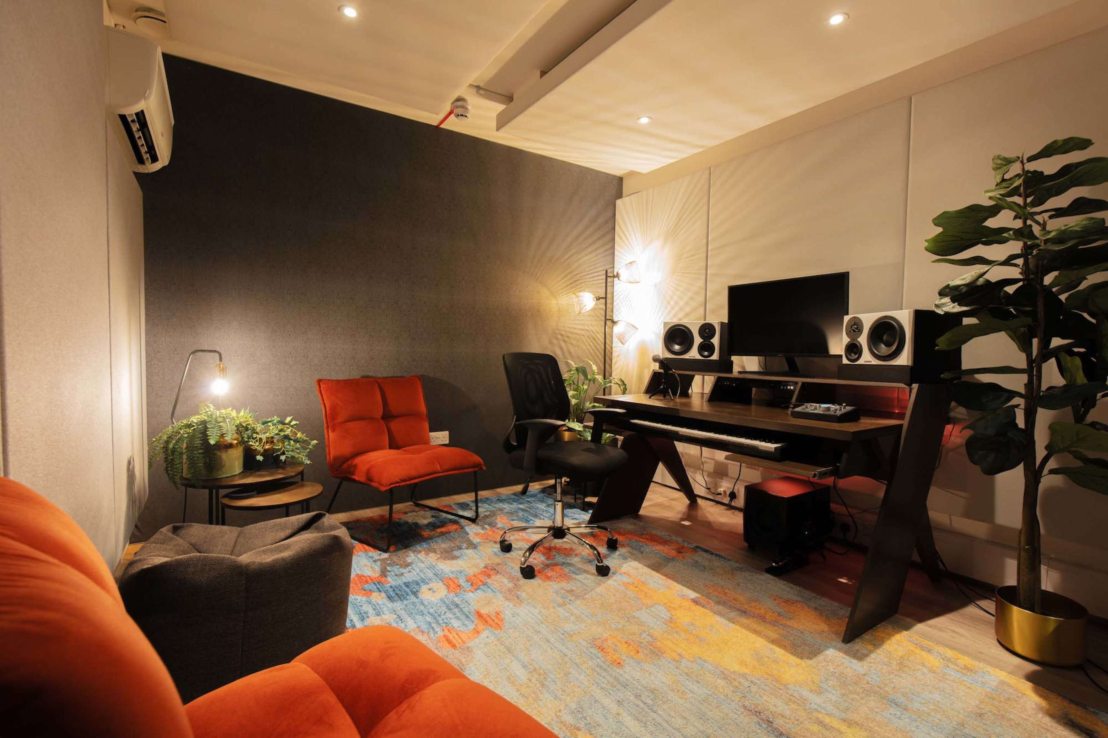 Cosy West London Recording Studio Image in London, London, ENG