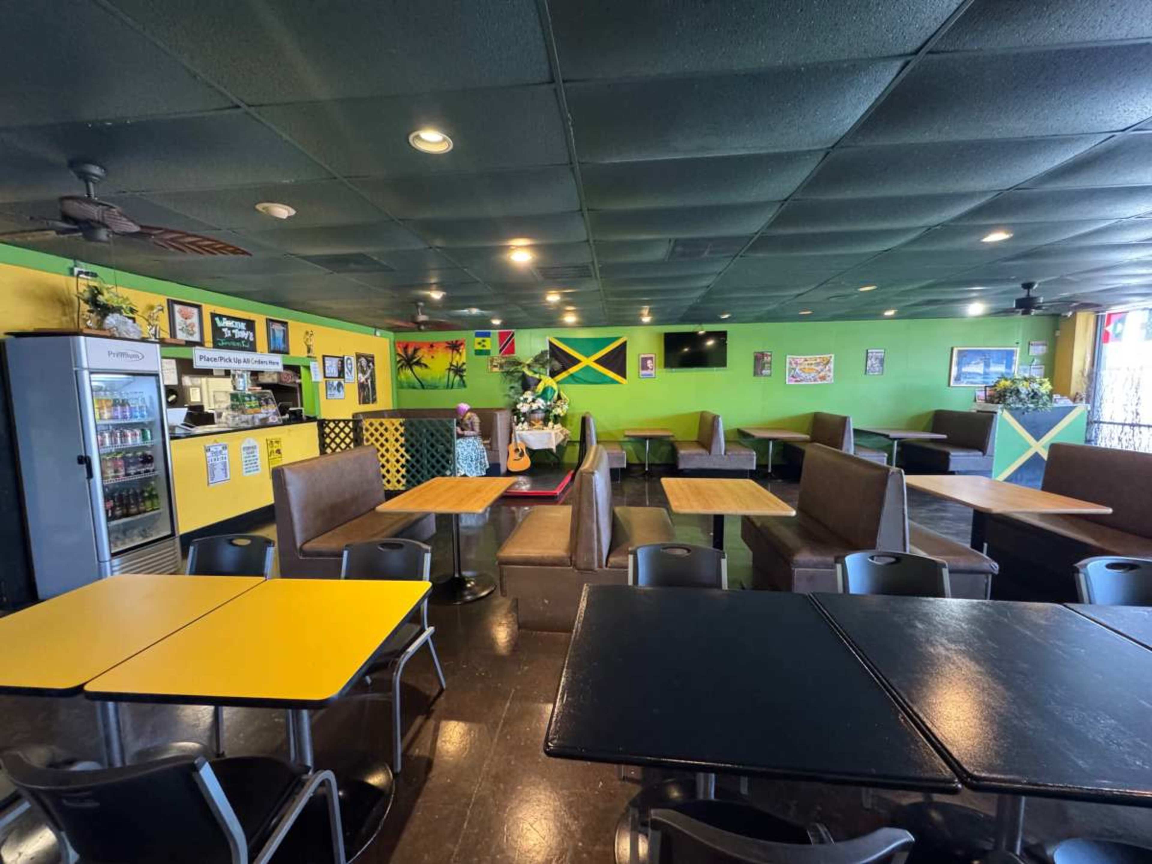 Spacious Caribbean themed restaurant Image in , austin, TX