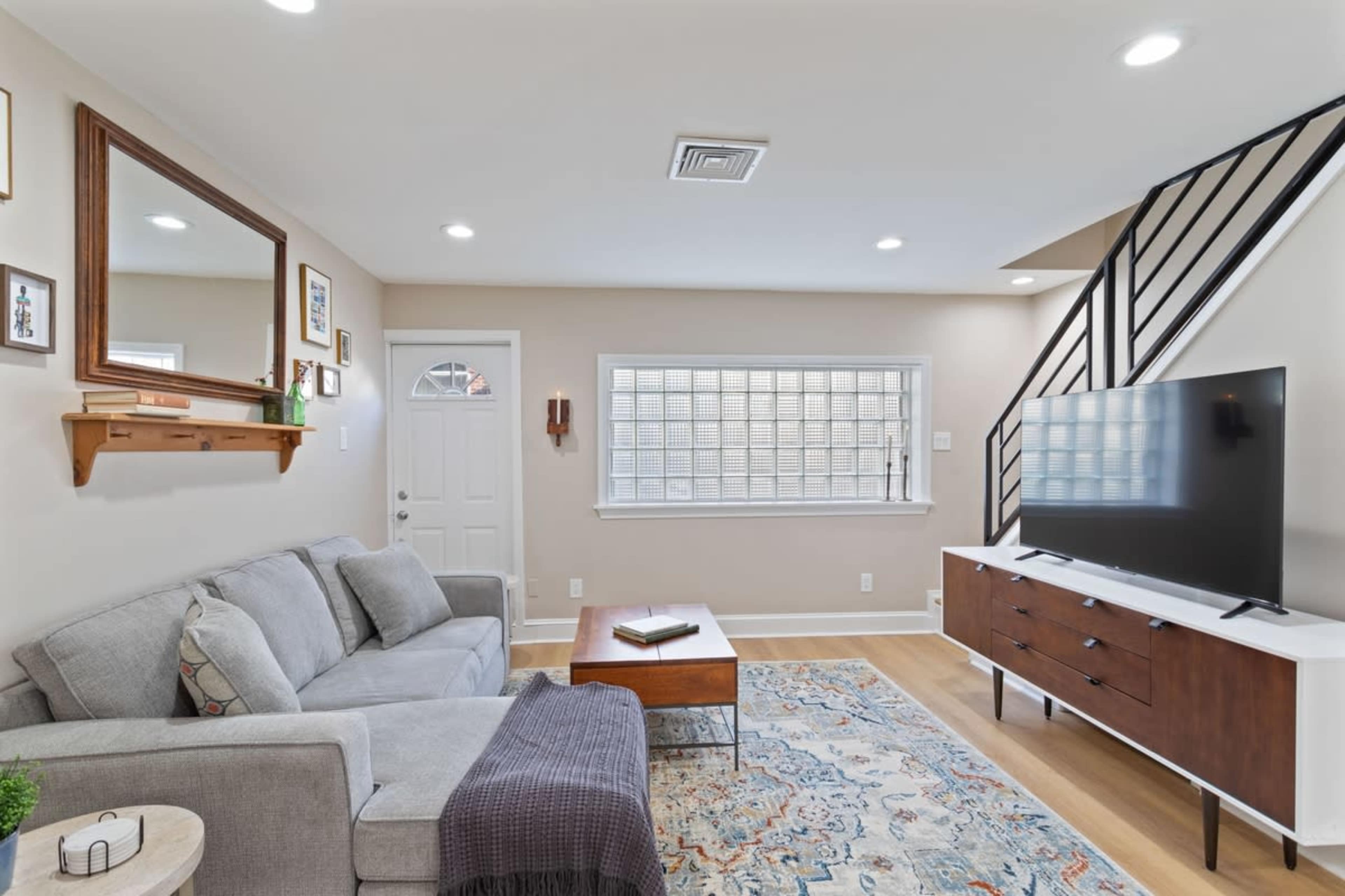 Minimalist Philly Cottage — Natural Light, Neutral Aesthetic & Courtyard Image in Queen Village, Philadelphia, PA