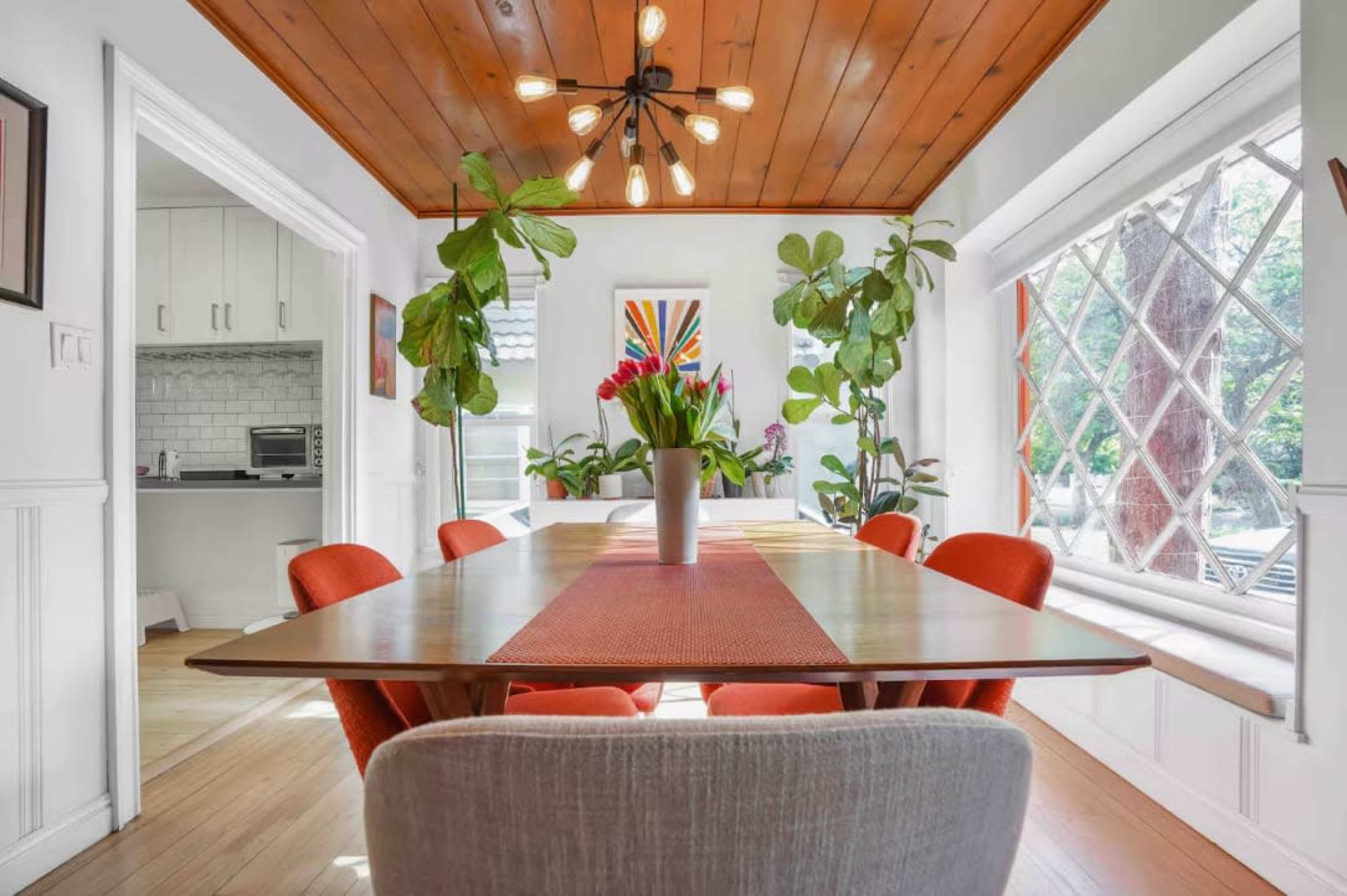 Clean, Modern Home — Perfect for Photo, Video & Creative Projects Image in Toluca Lake, Los Angeles, CA