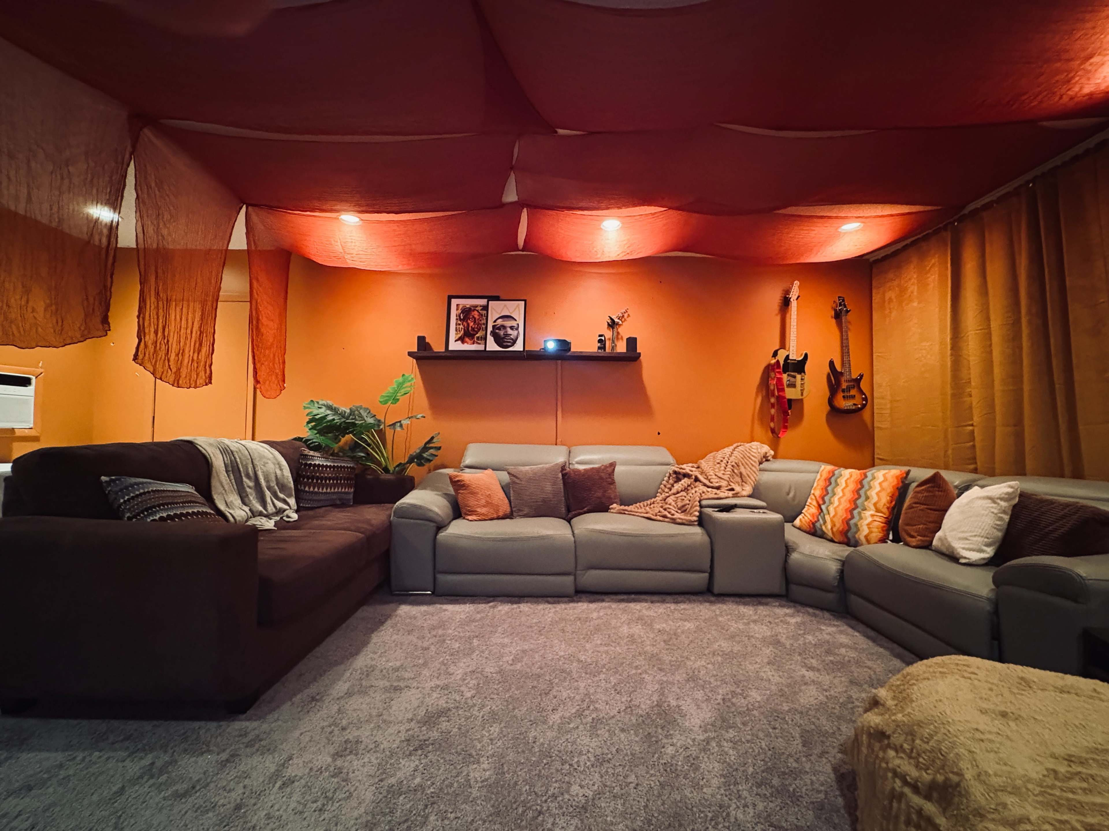 Cozy "Living Room" garage space Image in Wythe, Hampton, VA