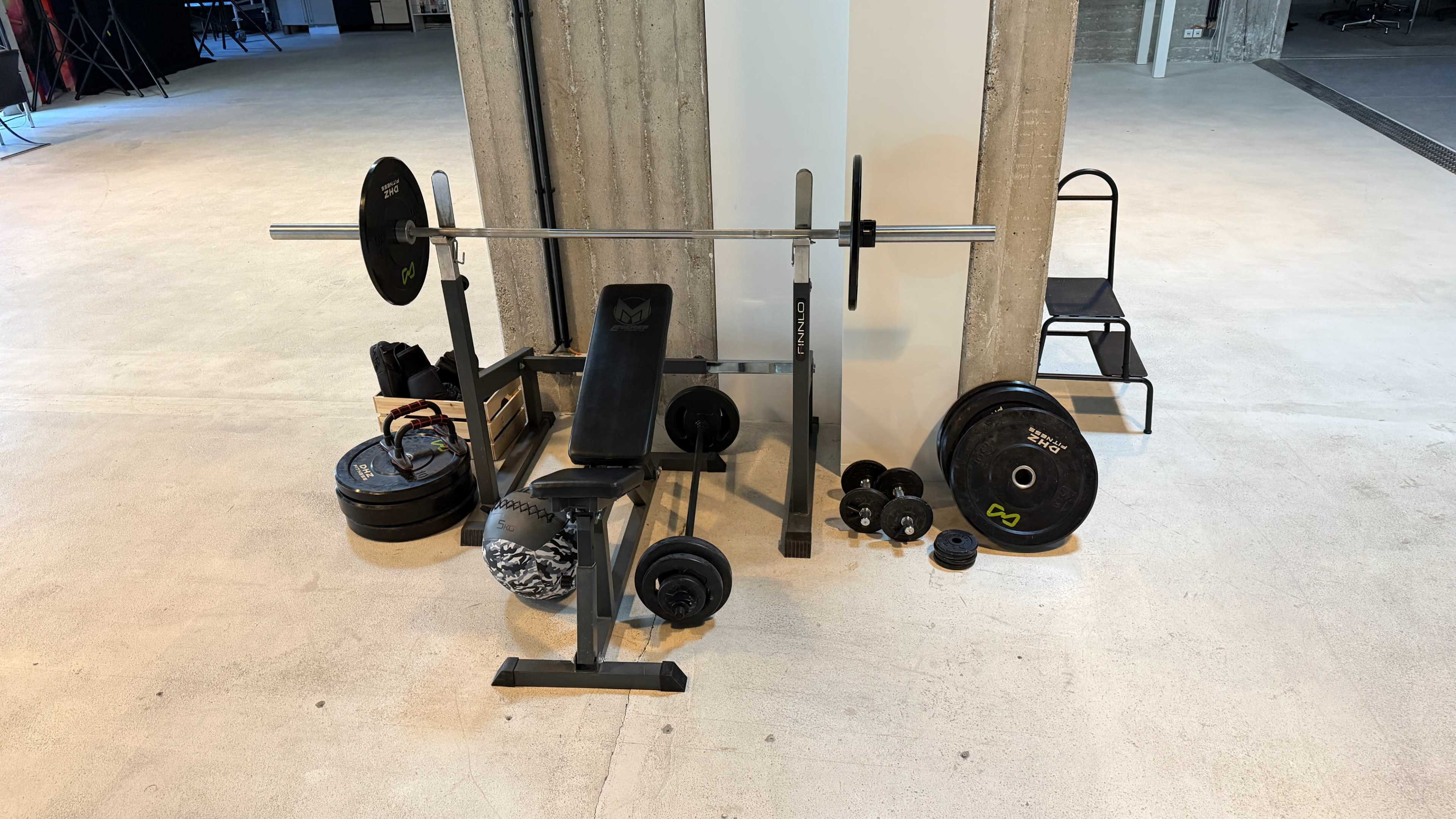 Sport & Fitness Set (Concrete/Beton Loft) in Berlin-Charlottenburg Image in Wilmersdorf, Berlin