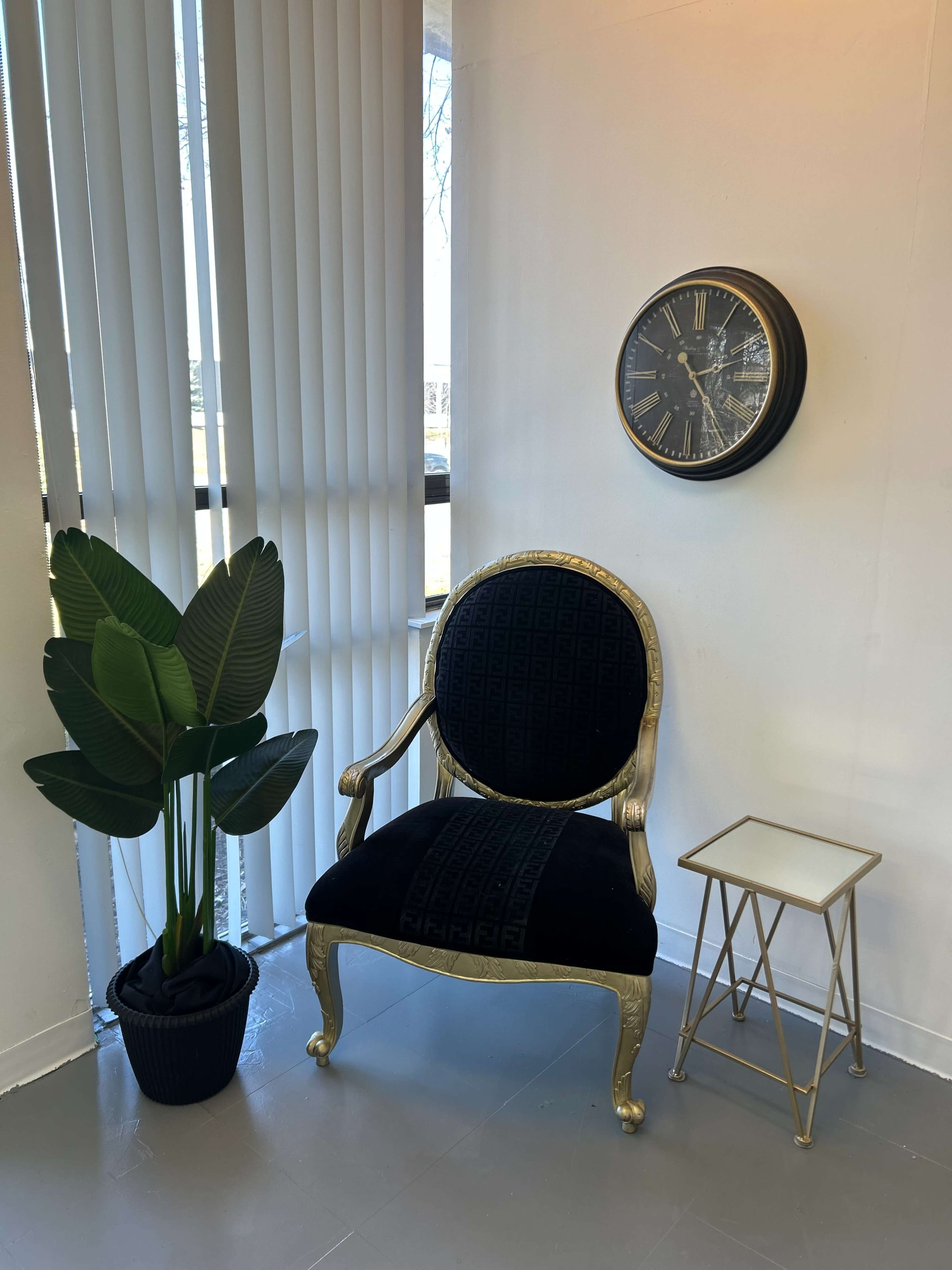 Bright & Versatile Studio Space in Mississauga (Erin Mills)  Perfect for Photo & Video Shoot Image in Erin Mills, Mississauga, ON