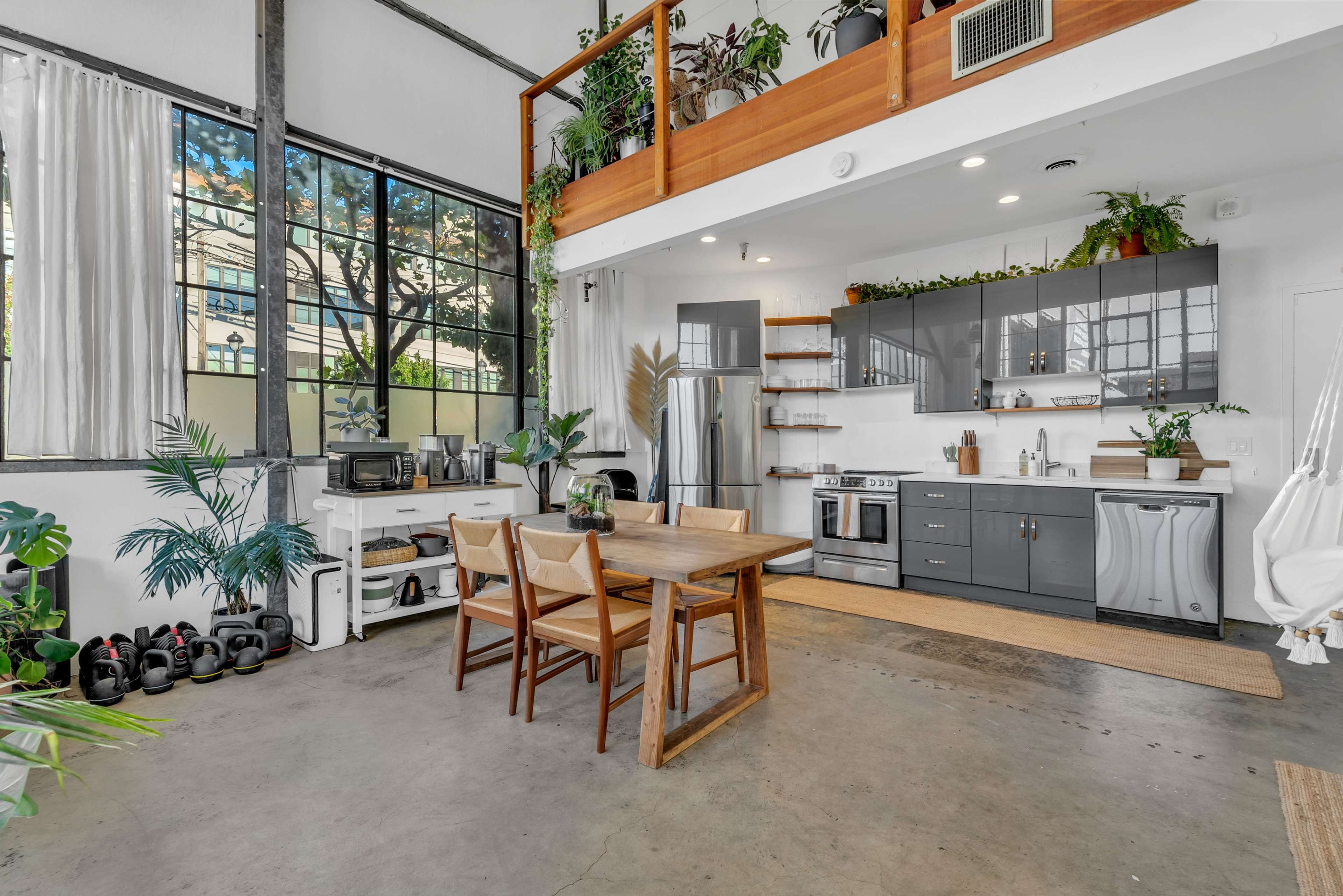 Dogpatch Loft with tons of natural light and thoughtful decor Image in Dogpatch, San Francisco, CA