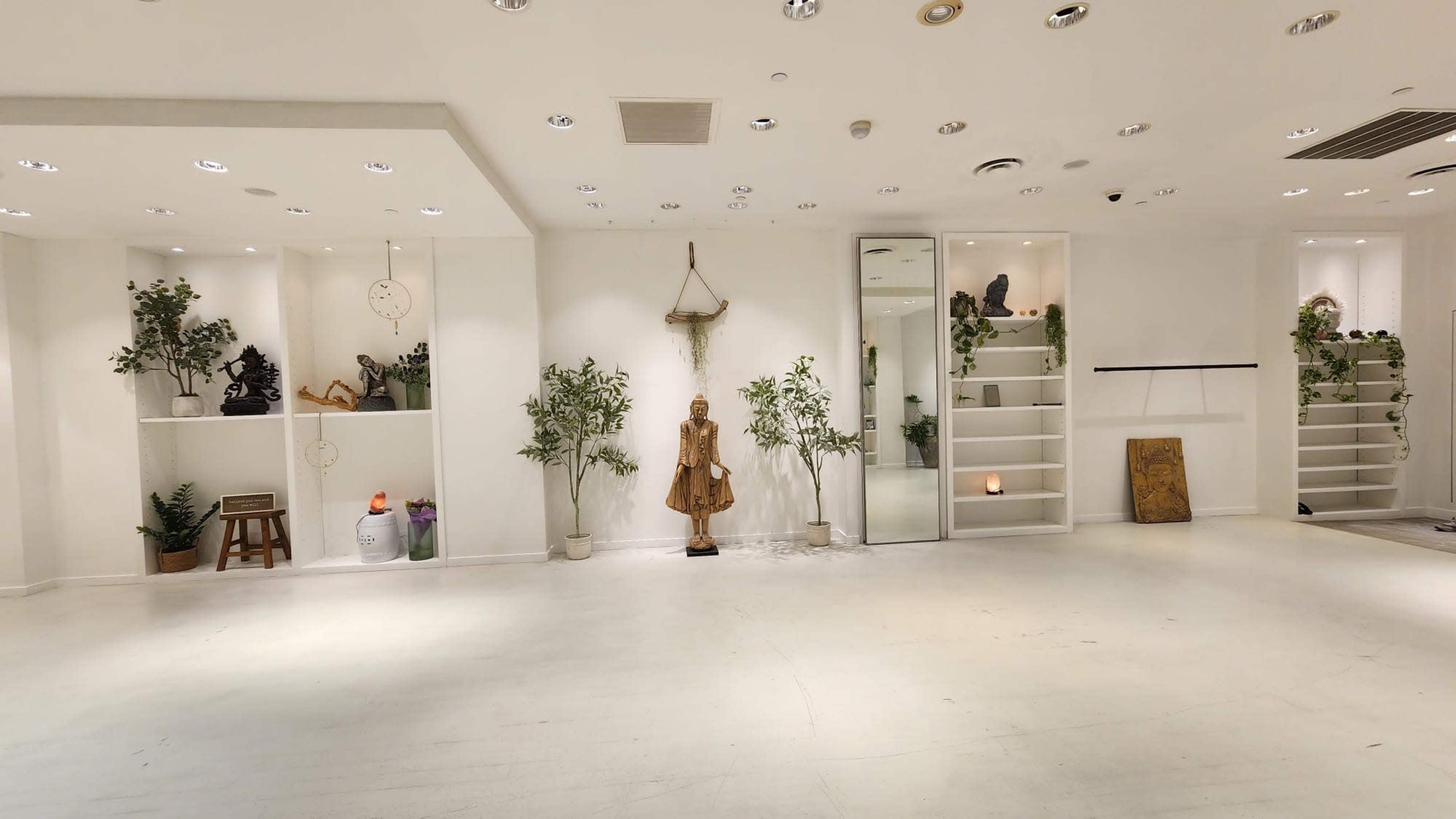 Bright & Spacious Yoga & Meditation Studio at 3rd Street Promenade Image in Downtown, Santa Monica, CA