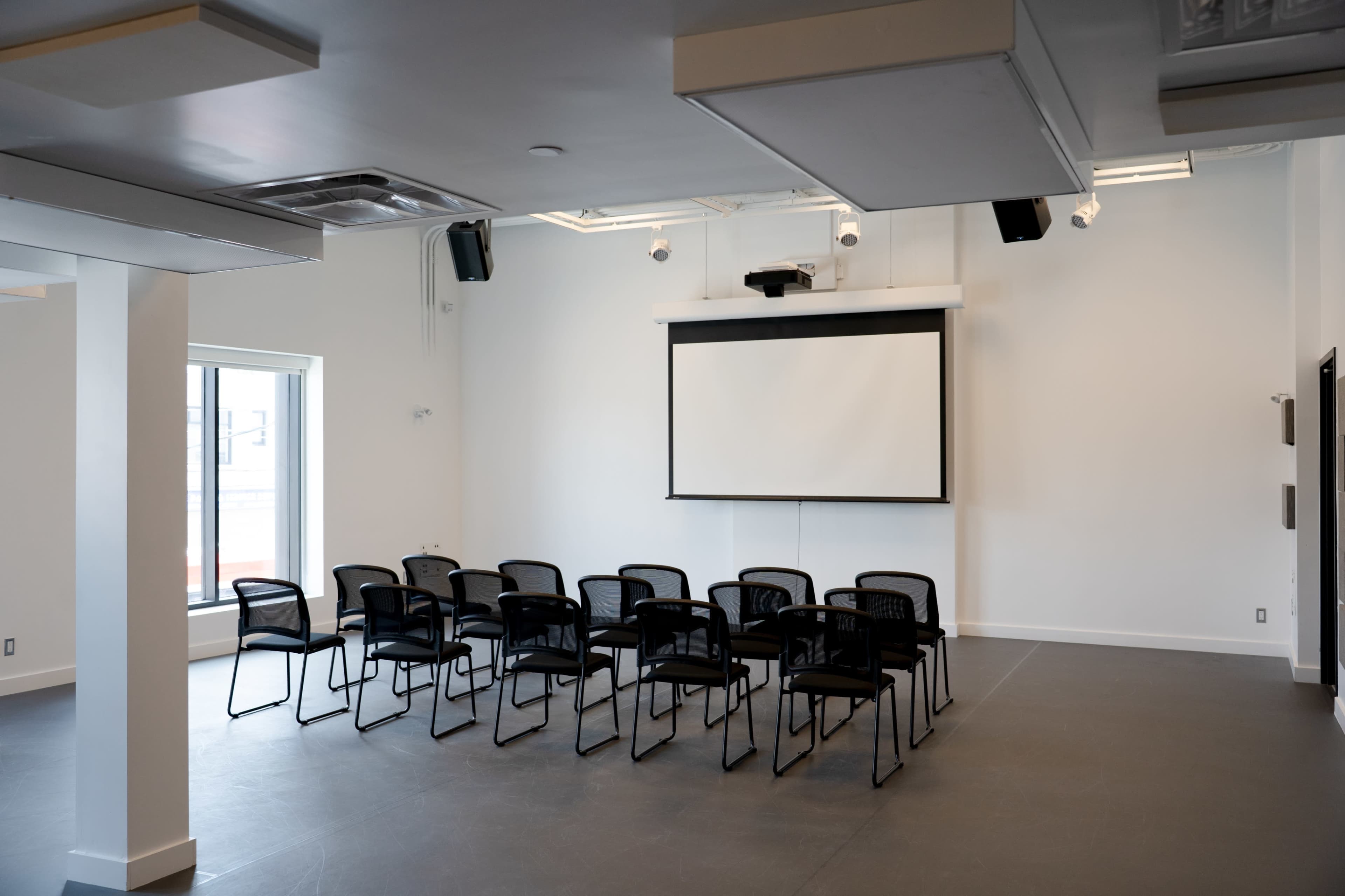 Modern Multi-Use Studio Image in Oakwood Village, Toronto, ON