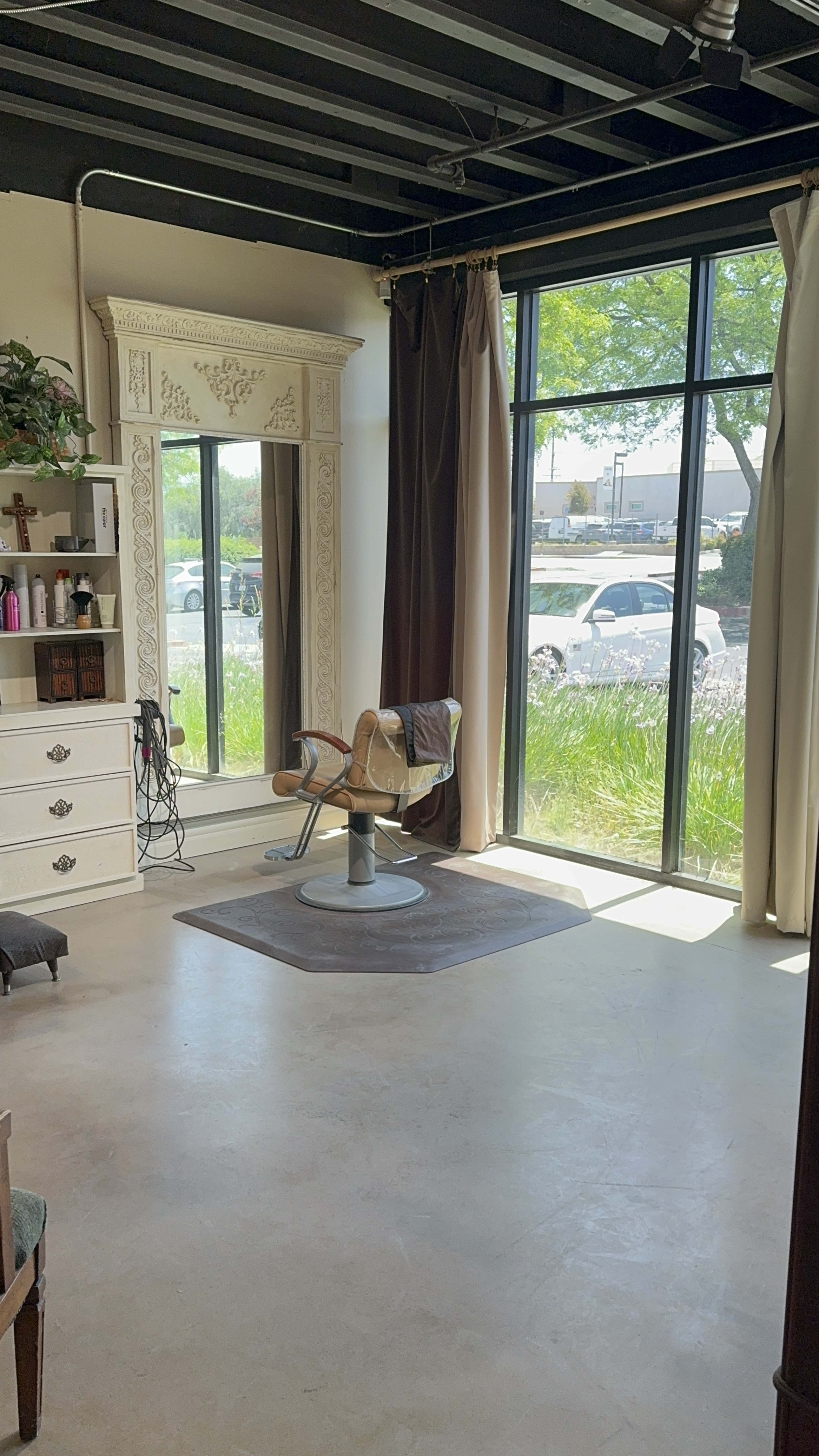 Private Hair Studio Image in Lake Elsinore, Lake Elsinore, CA