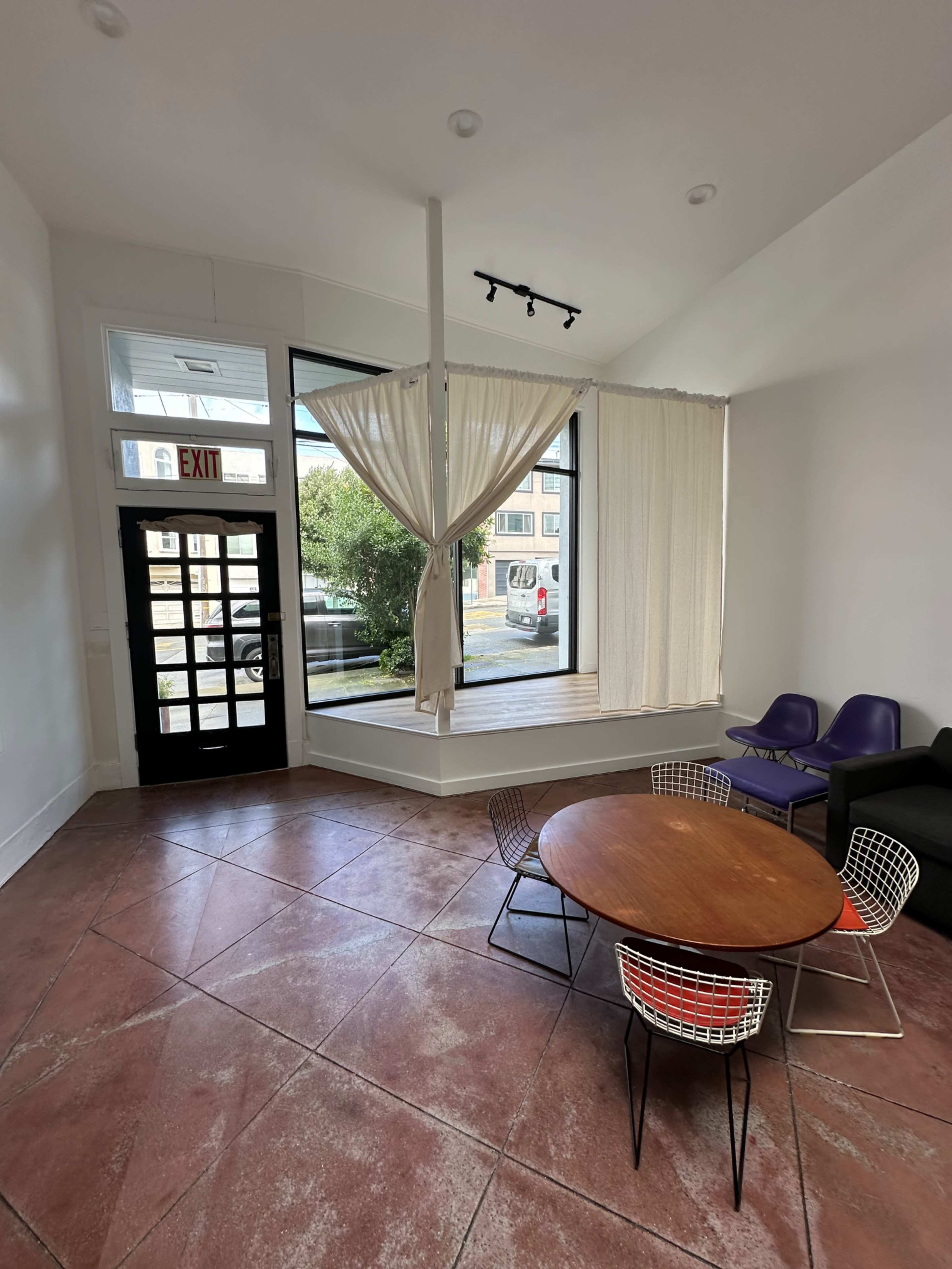 Newly renovated retail and gallery space with lots of natural lighting for photography Image in Outer Richmond, San Francisco, CA