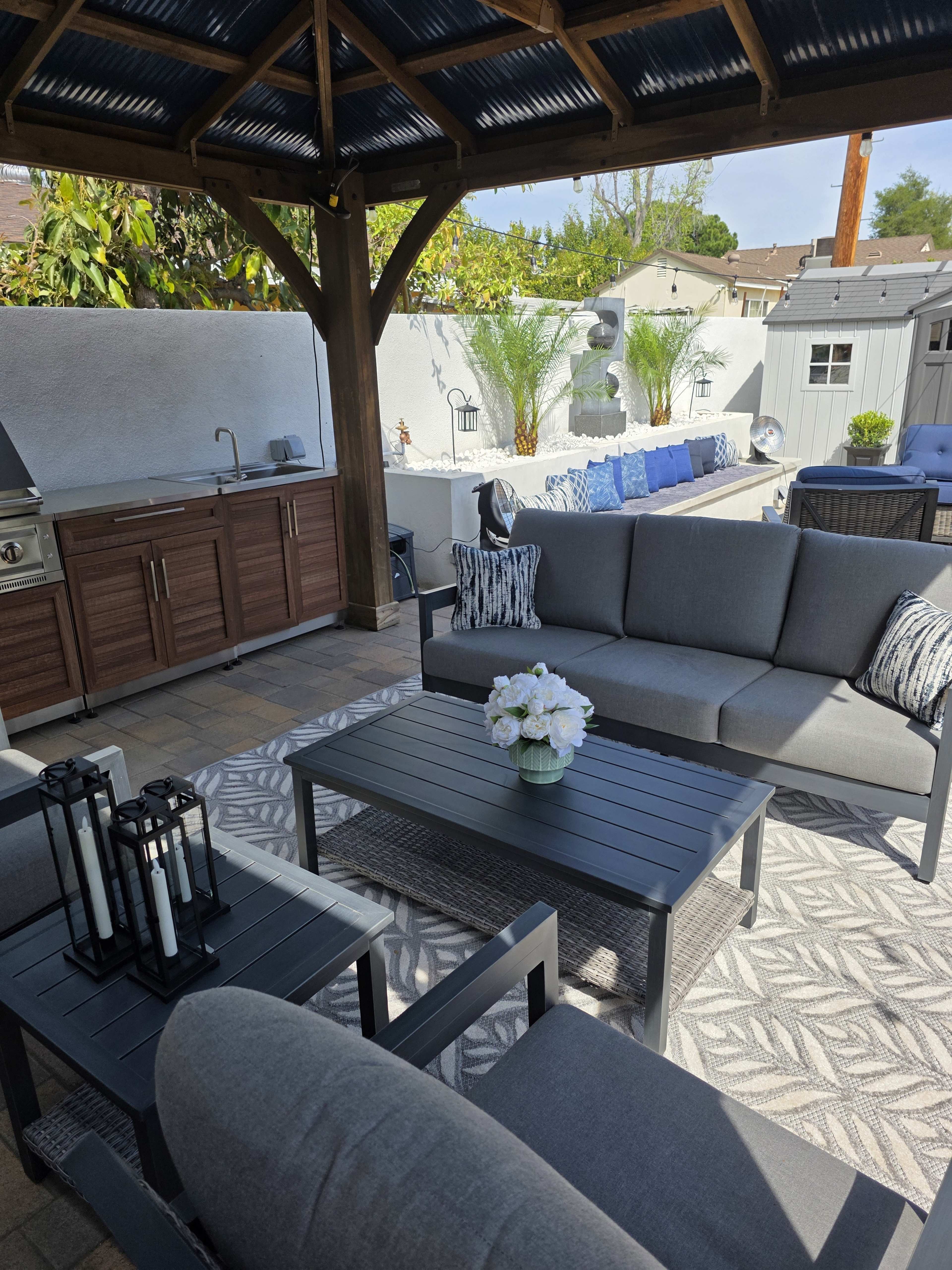 Gorgeous modern spacious backyard Image in Encino, Encino, CA