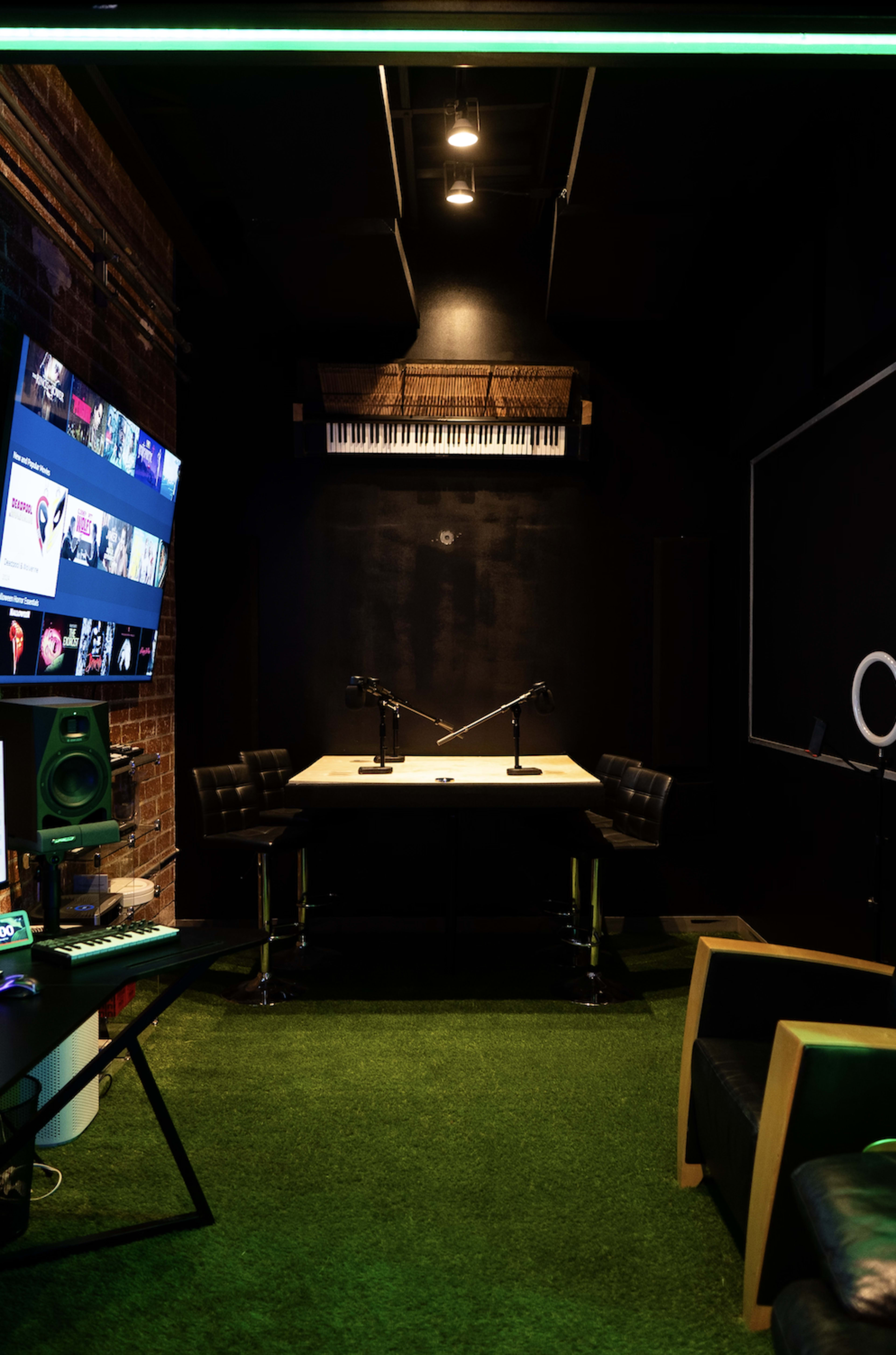Unique & Spacious Flex Space with Stage | Sound System | Multiple Rooms | Red Carpet | Podcast Studio Image in Mid-City, Santa Monica, CA