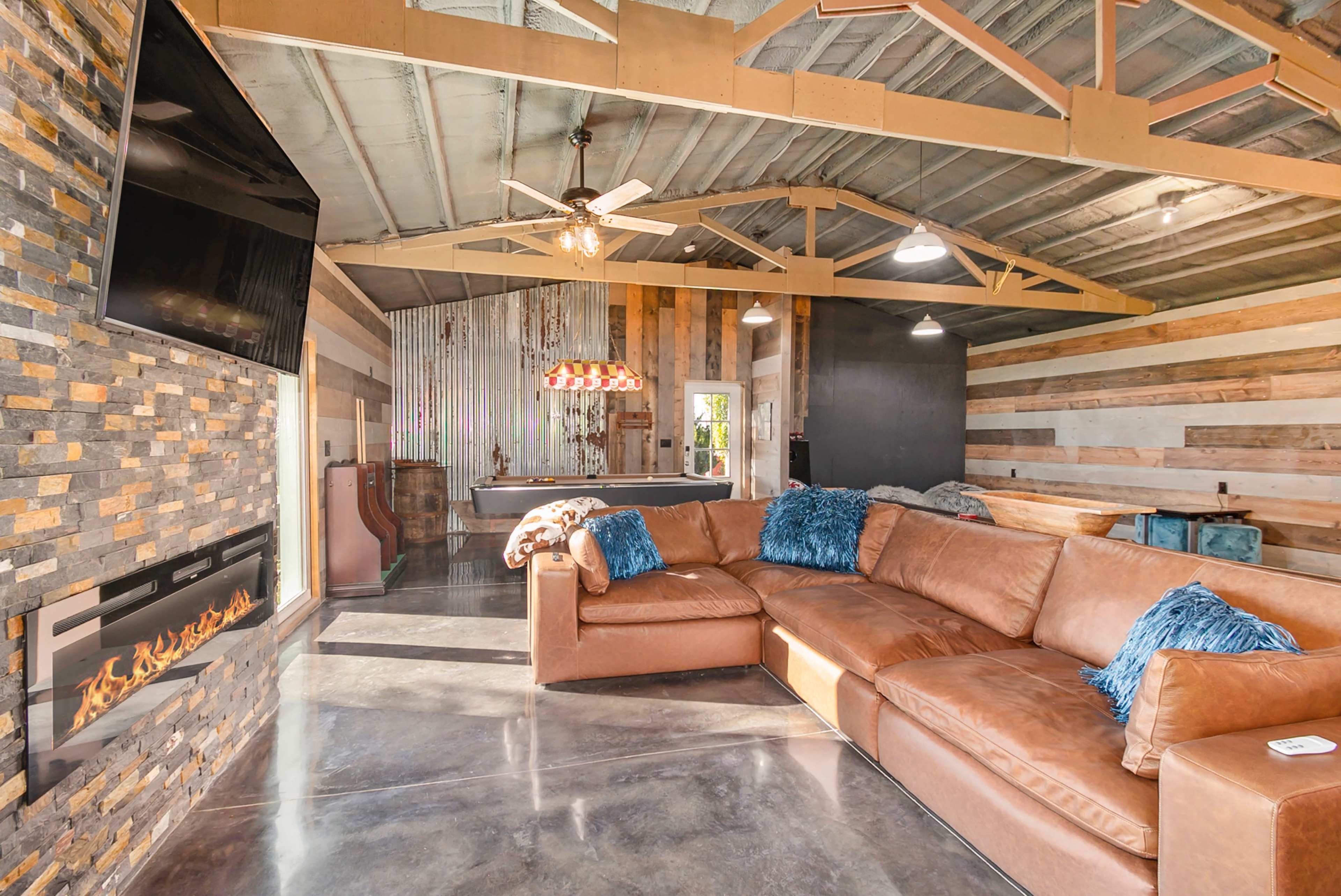 Rustic Alpaca Retreat with Room to Roam Image in Platte Township, Agency, AS