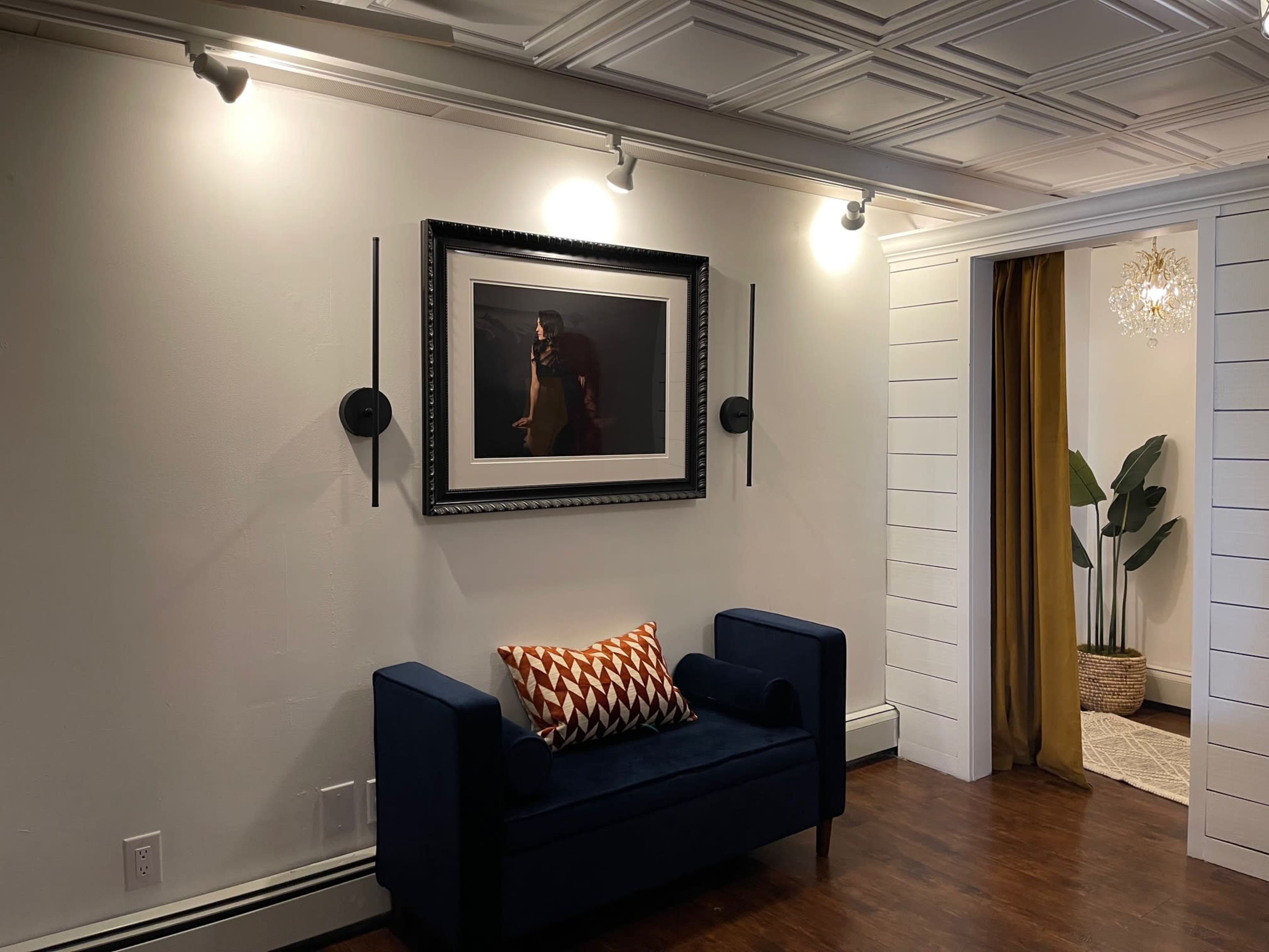 Long Island North Shore —  Studio —  Natural light  + Blackout for studio lighting Image in Smithtown, St. James, NY