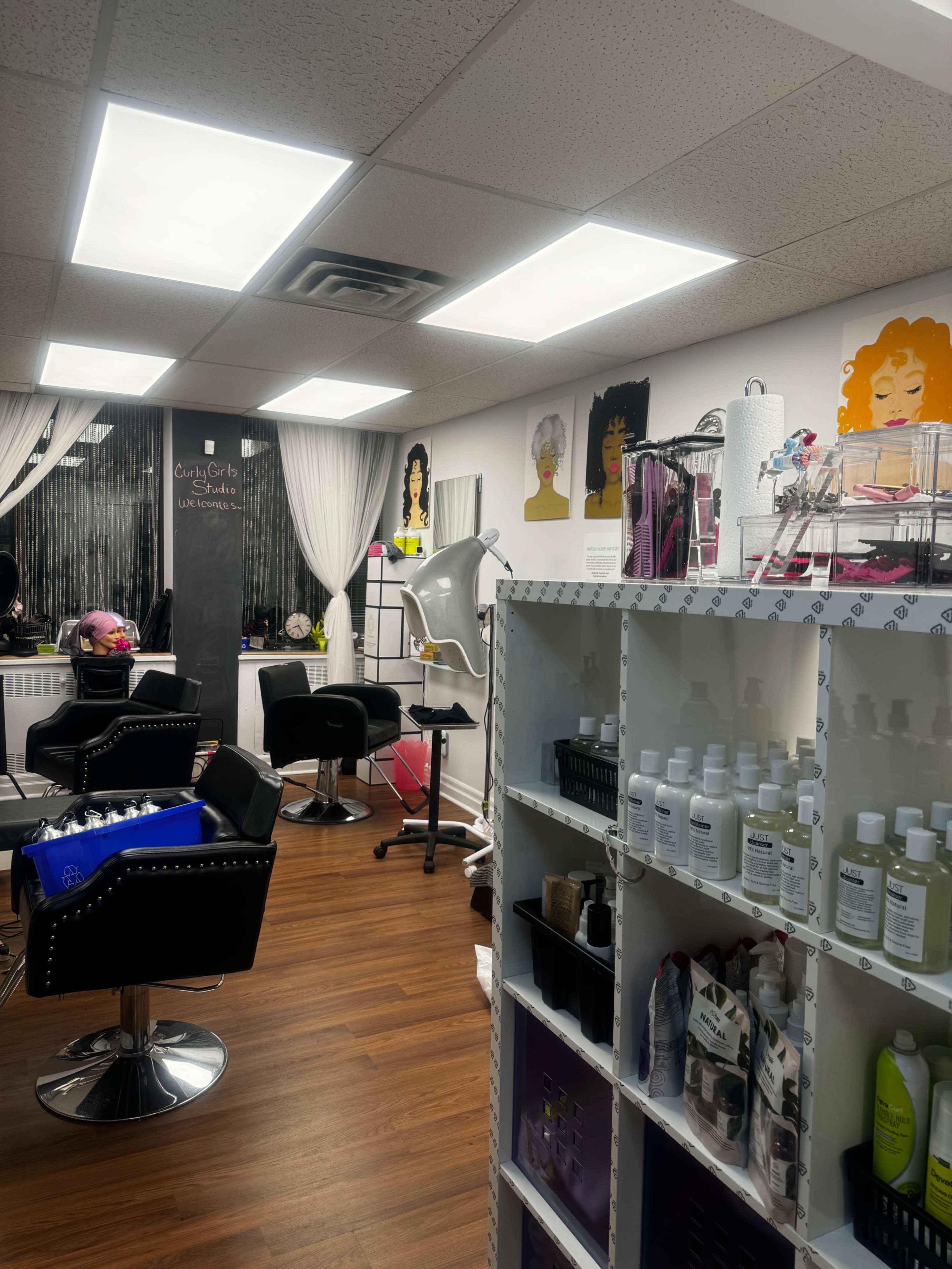 Upper Level Boutique Salon Image in Bedford Park, Toronto, ON