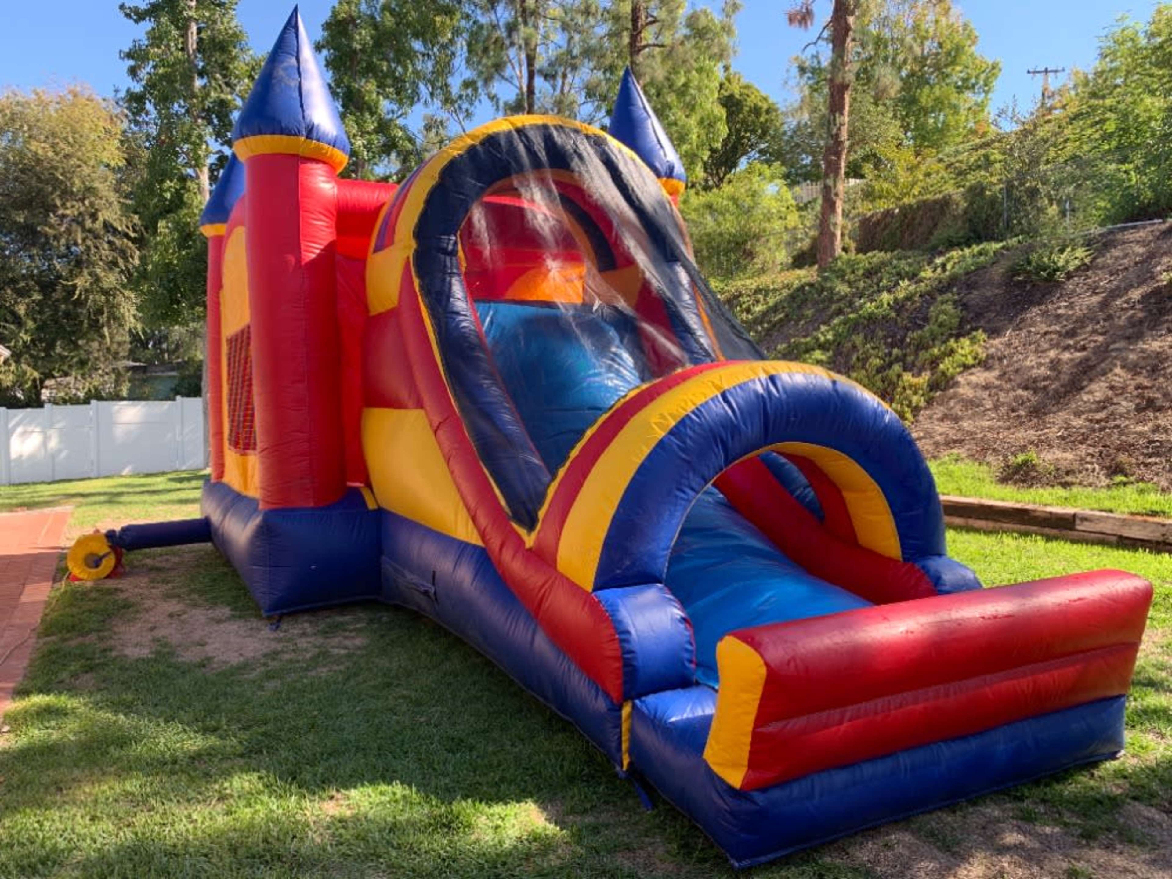 Large castle bounce house 