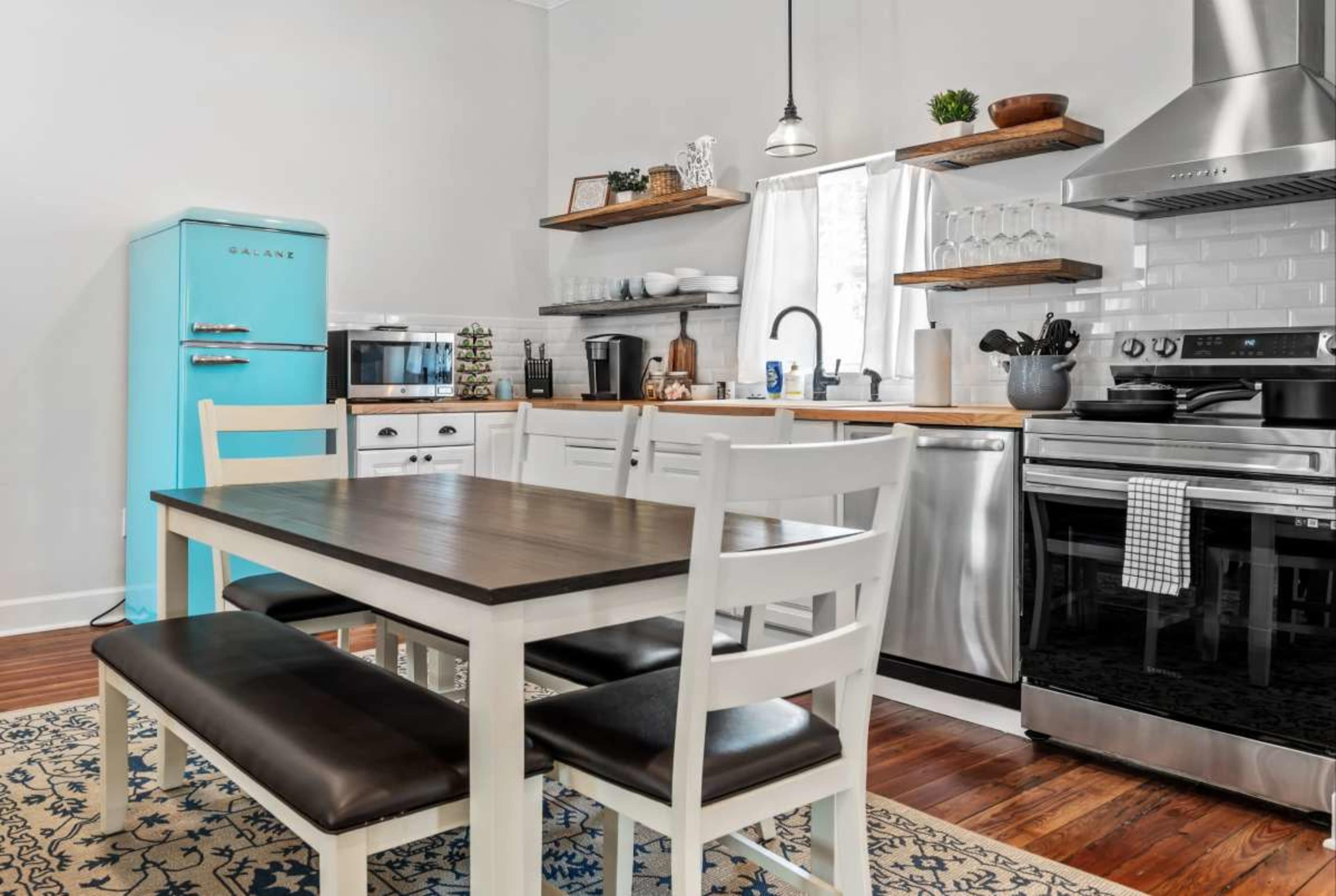 Charming Historic Home with Modern Decor Image in Thunderbolt, Savannah, GA