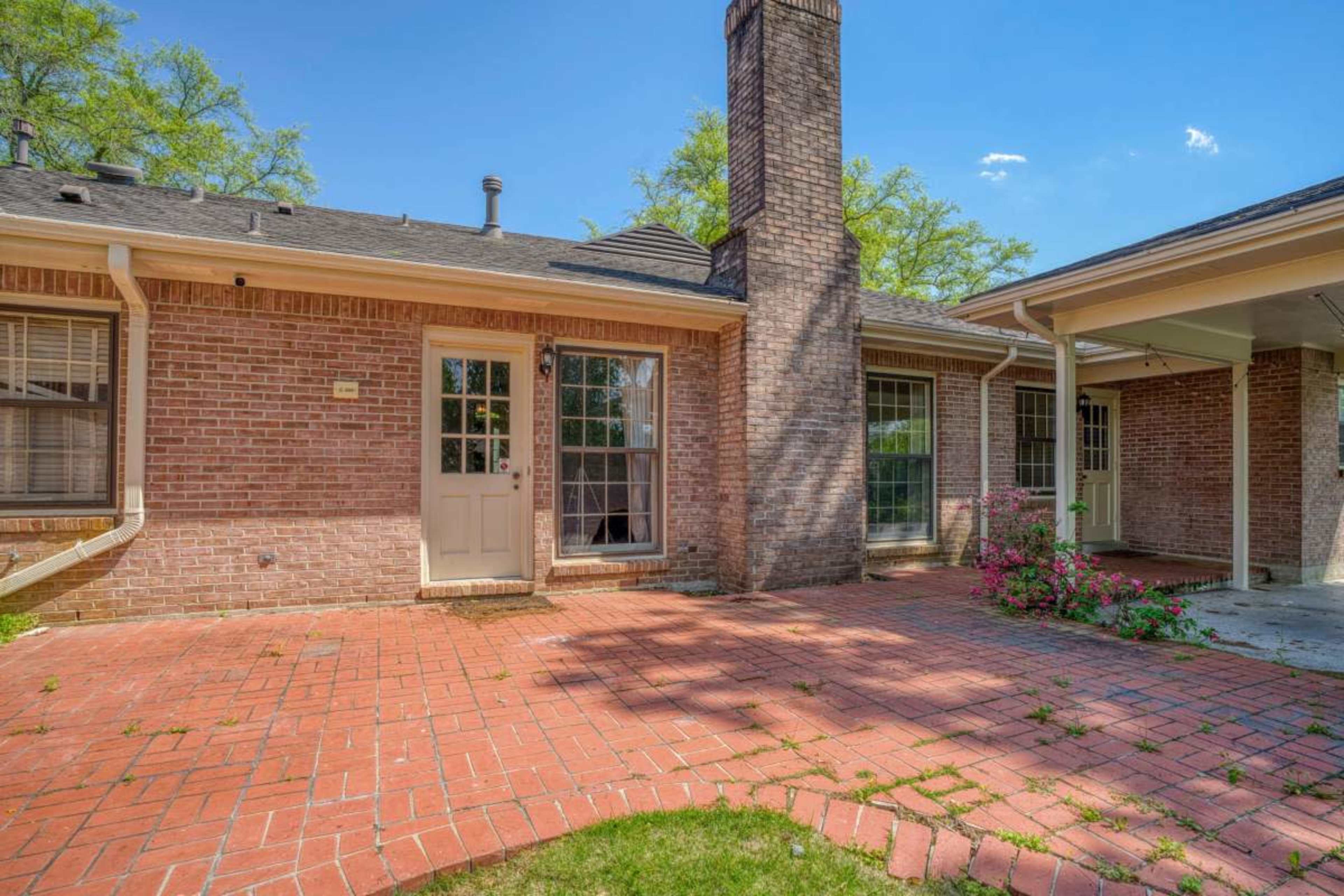Charming 1965 Gem with a Spacious Yard Image in McGehee/Allendale, Montgomery, AL