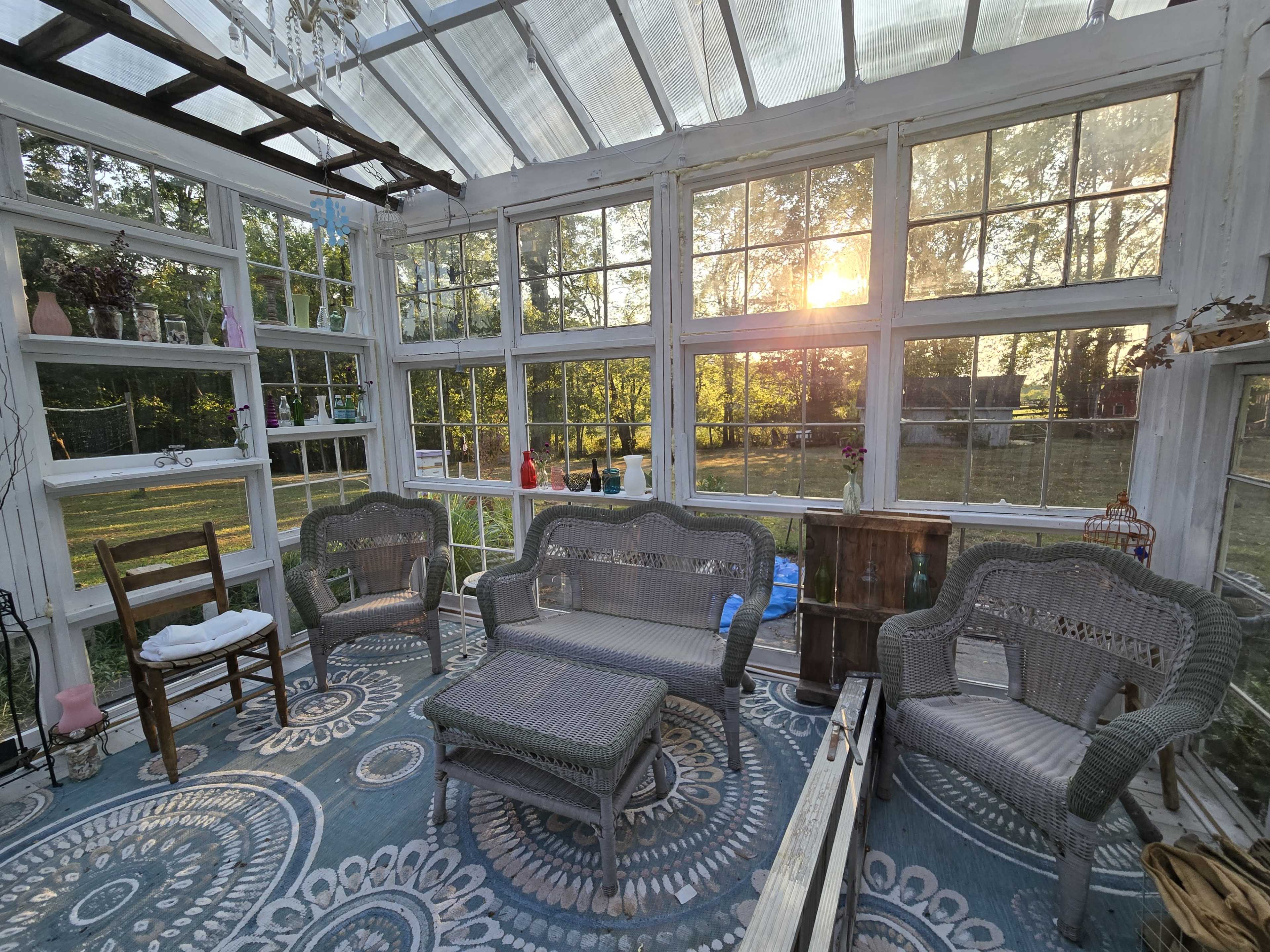 Greenhouse just minutes from Downtown with a country feel Image in Madison, Madison, TN