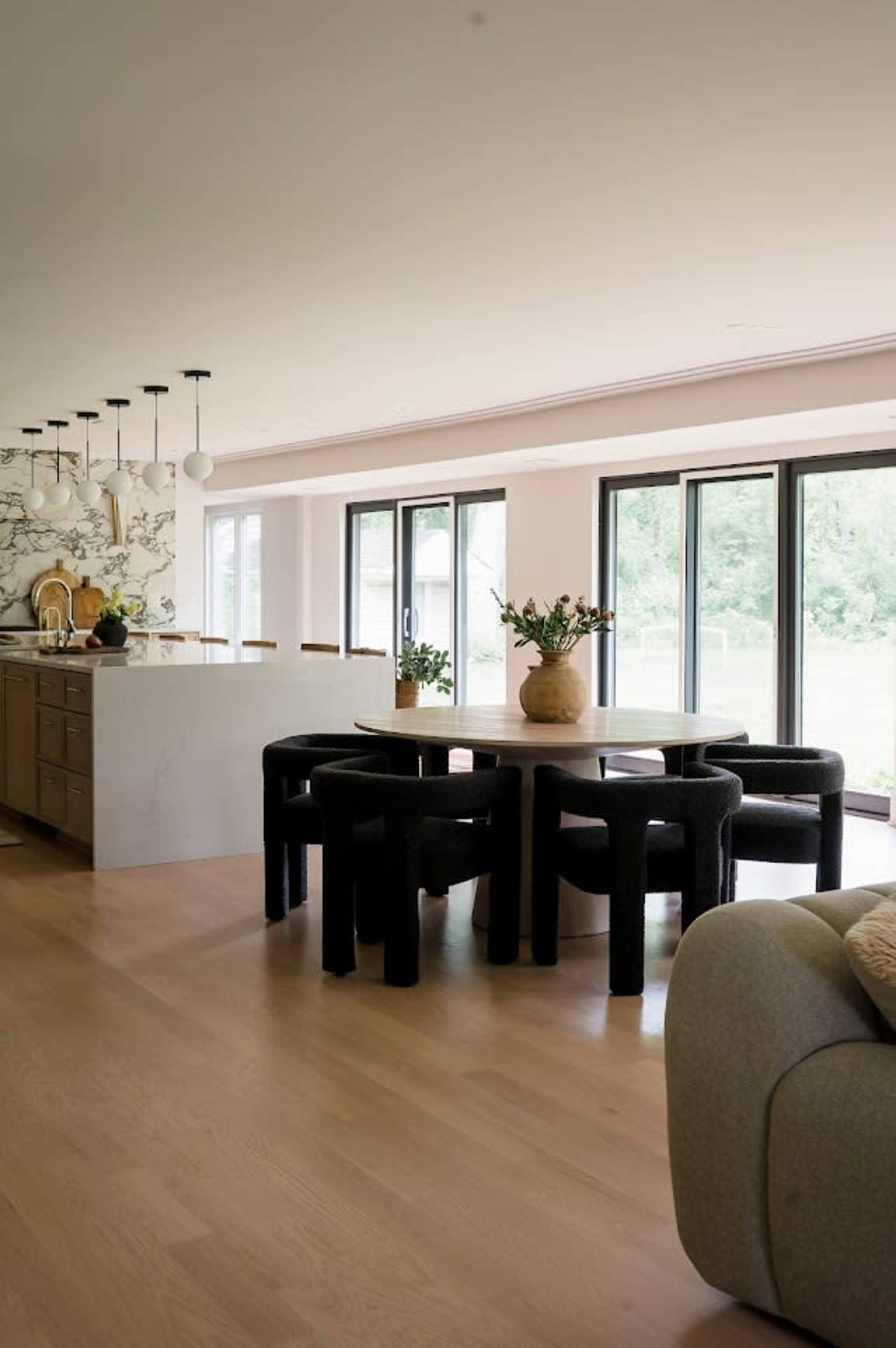 Designer Luxury Modern with Multiple Backdrops and Natural Light and Stone Image in Milton Township, Glen Ellyn, IL