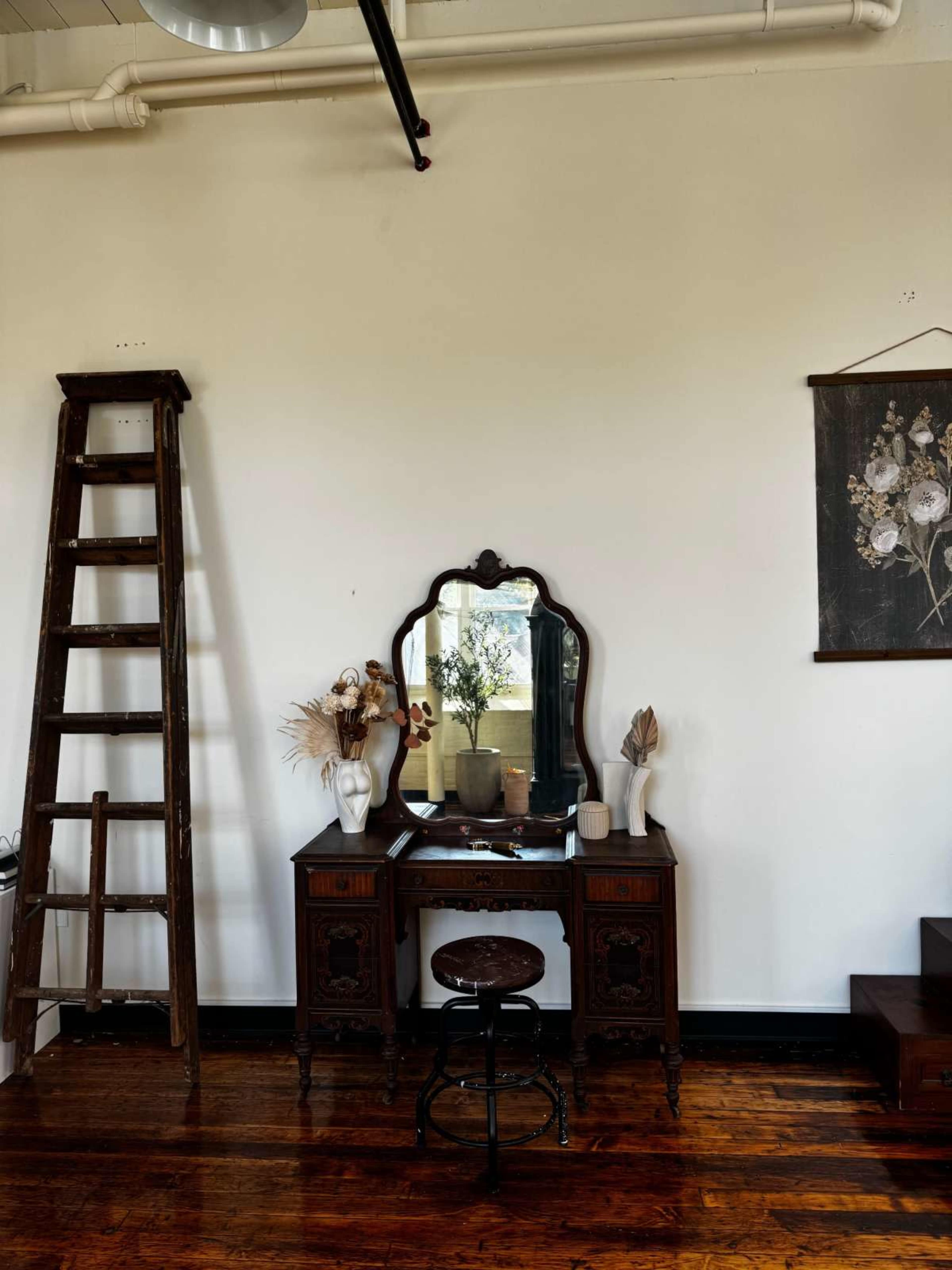 Bright loft studio with vintage charm and creative vignettes Image in Pawtucket, Pawtucket, RI