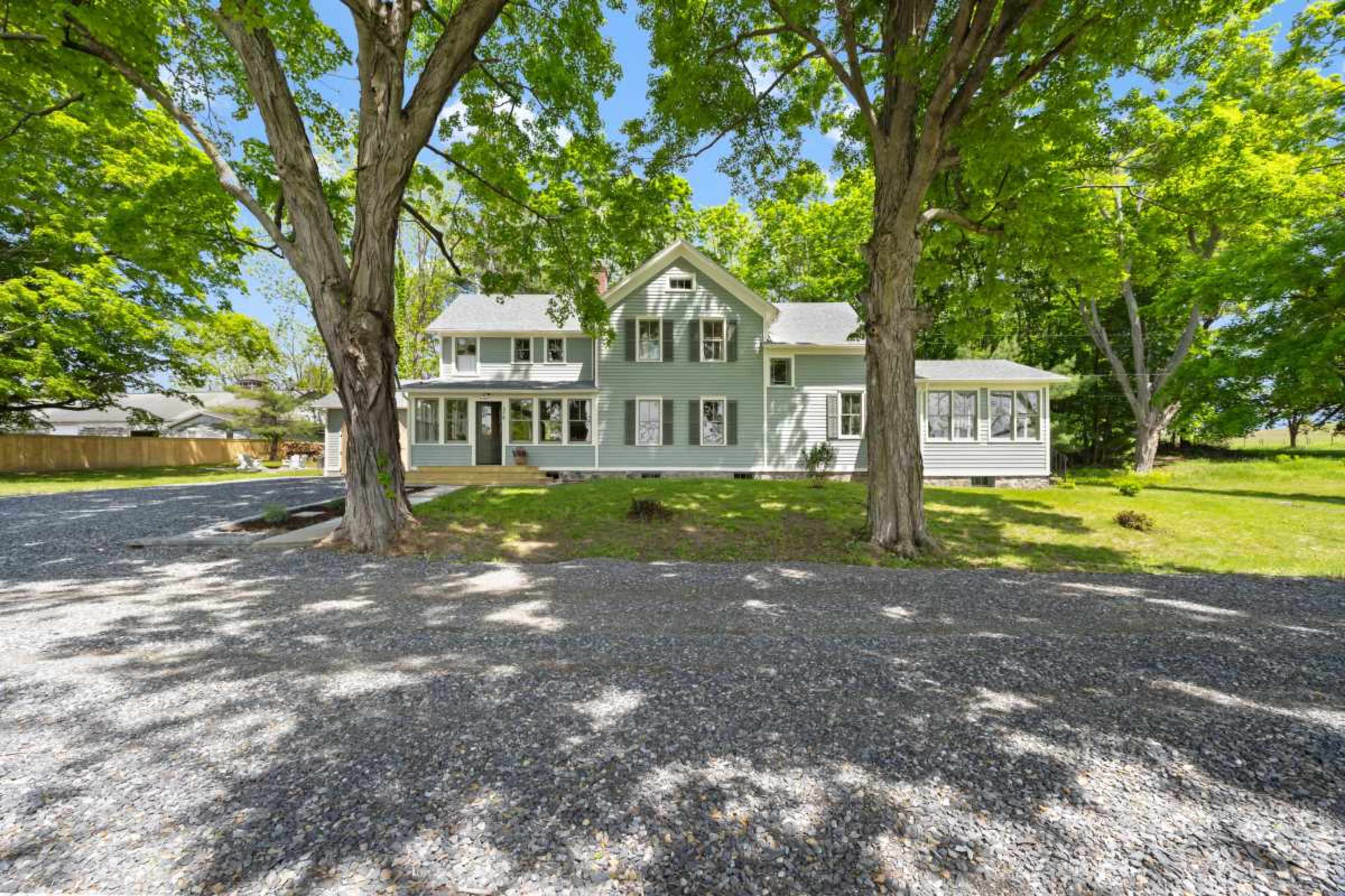 Large Rural Farmhouse - Next To Golf Course - 3 Private Acres Image in Kinderhook, Valatie, NY