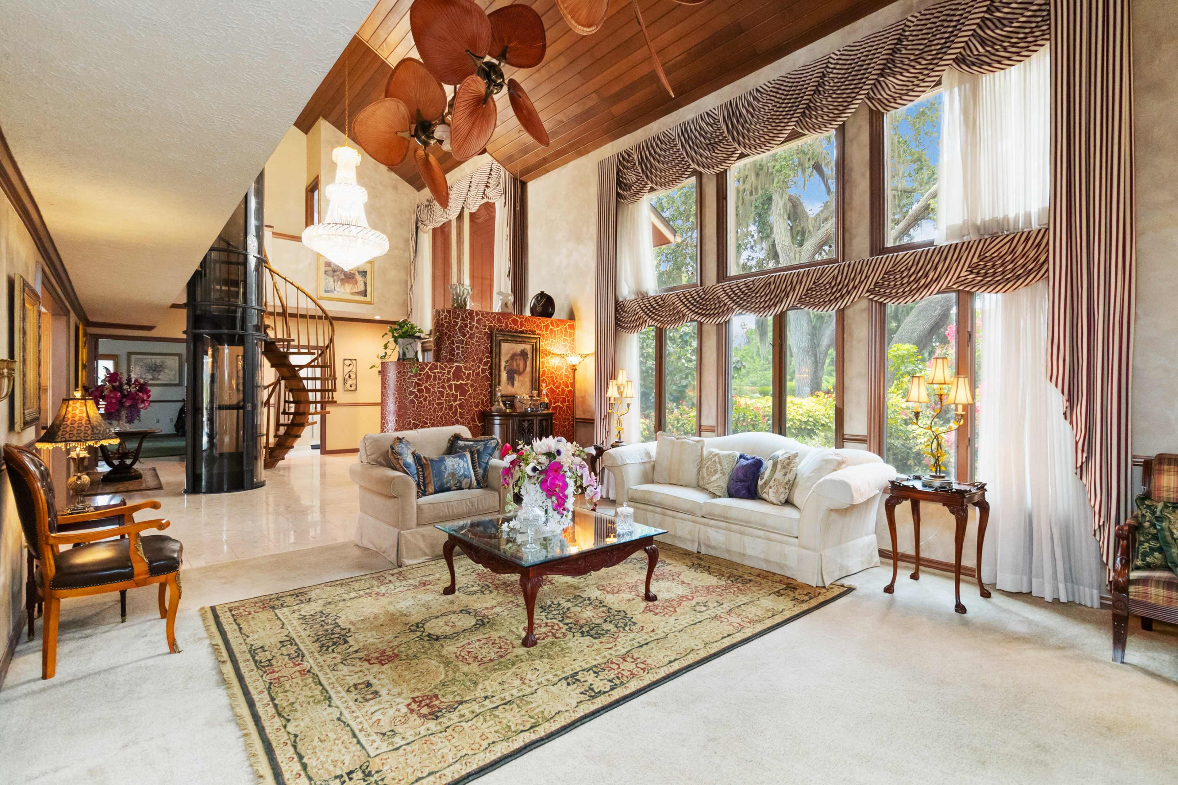 Minimalist Poolside Setting for Creative Productions Image in , Kissimmee, FL