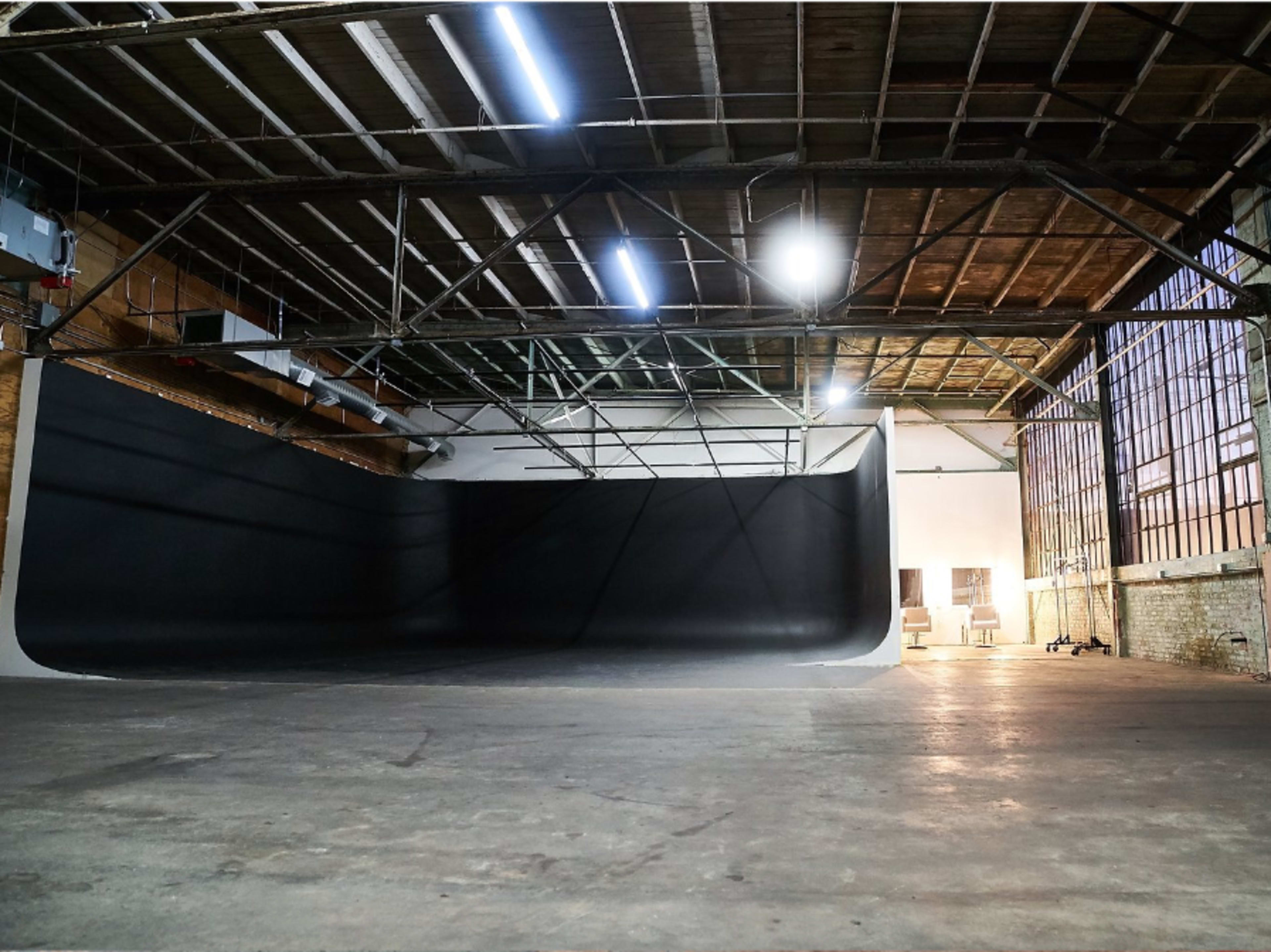Center Stage: 3 Wall Cyc
