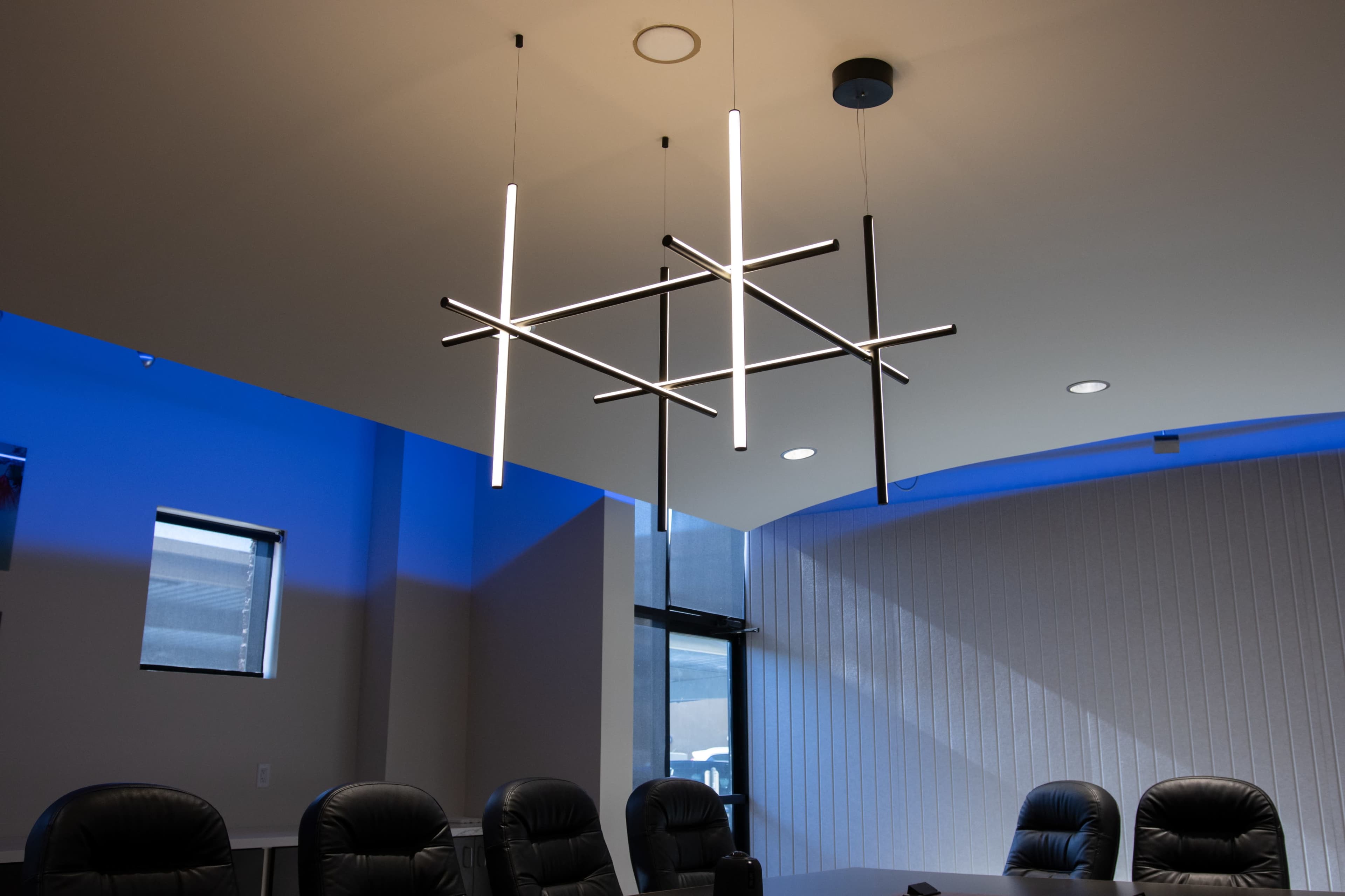 Modern, Zoom-ready spacious boardroom—up to 19 Image in Downtown Scottsdale, Scottsdale, AZ