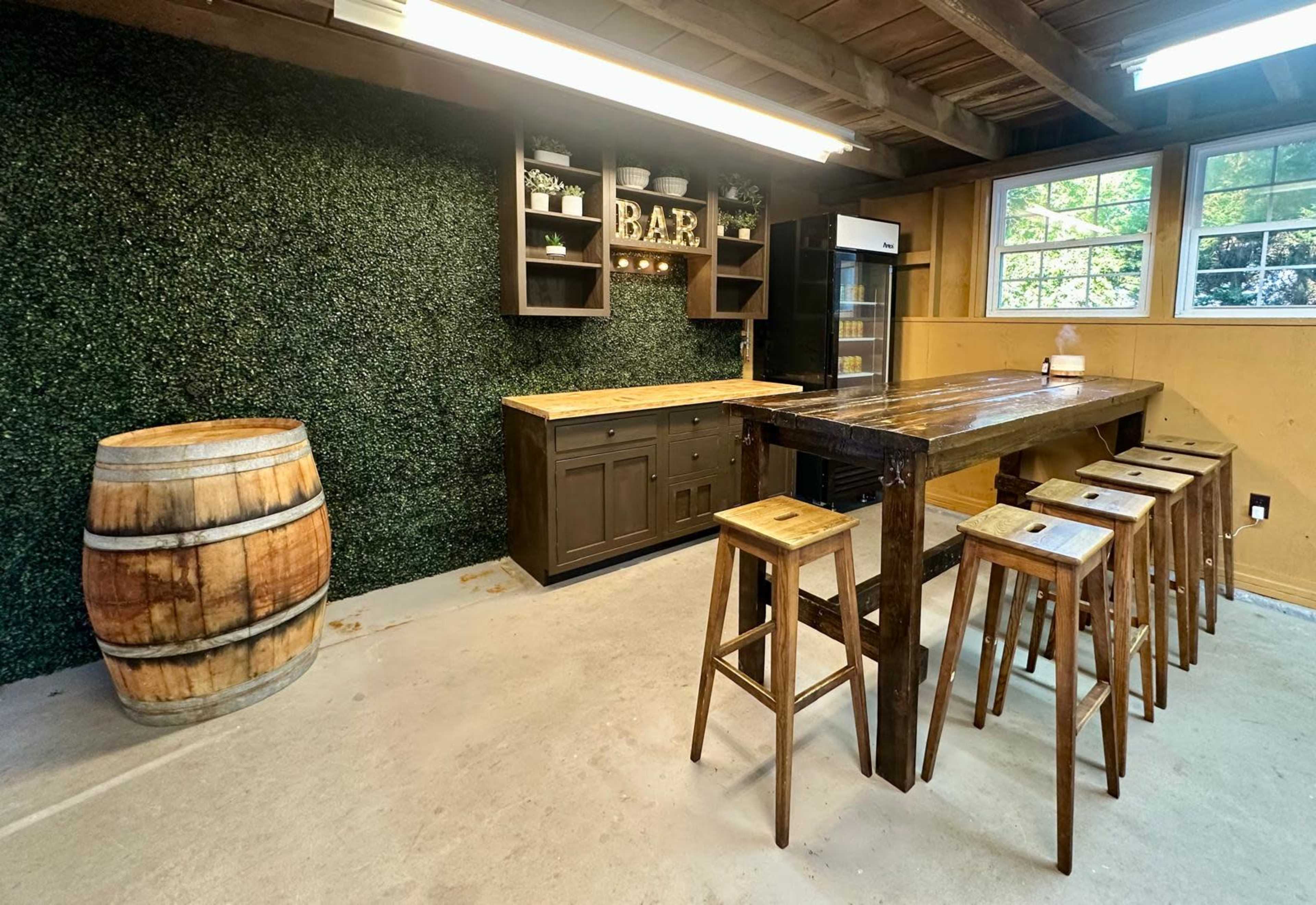 Elegant Barn Loft for Creative Sessions, Content & Private Dinners Image in Damascus, Damascus, MD