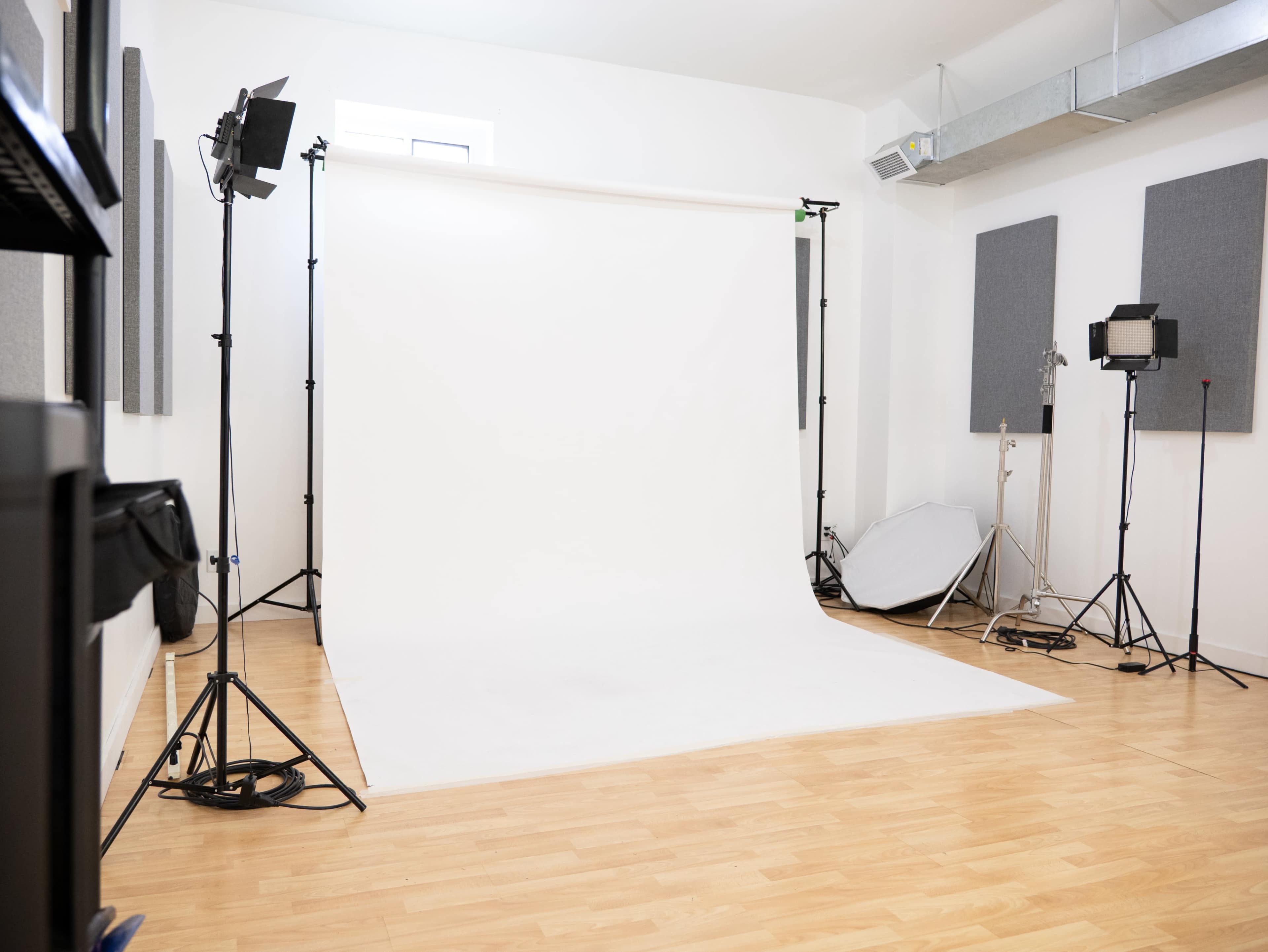 Simple backdrop studio - New Toronto Image in New Toronto, Etobicoke, ON